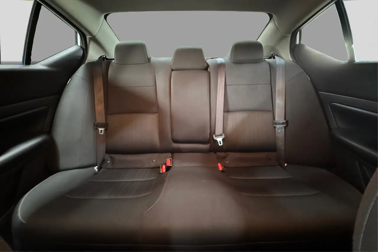 Nissan Altima снимка Nissan Altima
