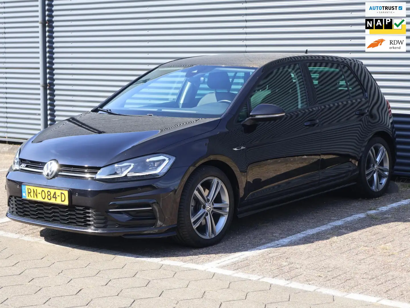 Volkswagen Golf 1.5 TSI Highline Business R-Line|Virtual|Massage|2 Schwarz - 1