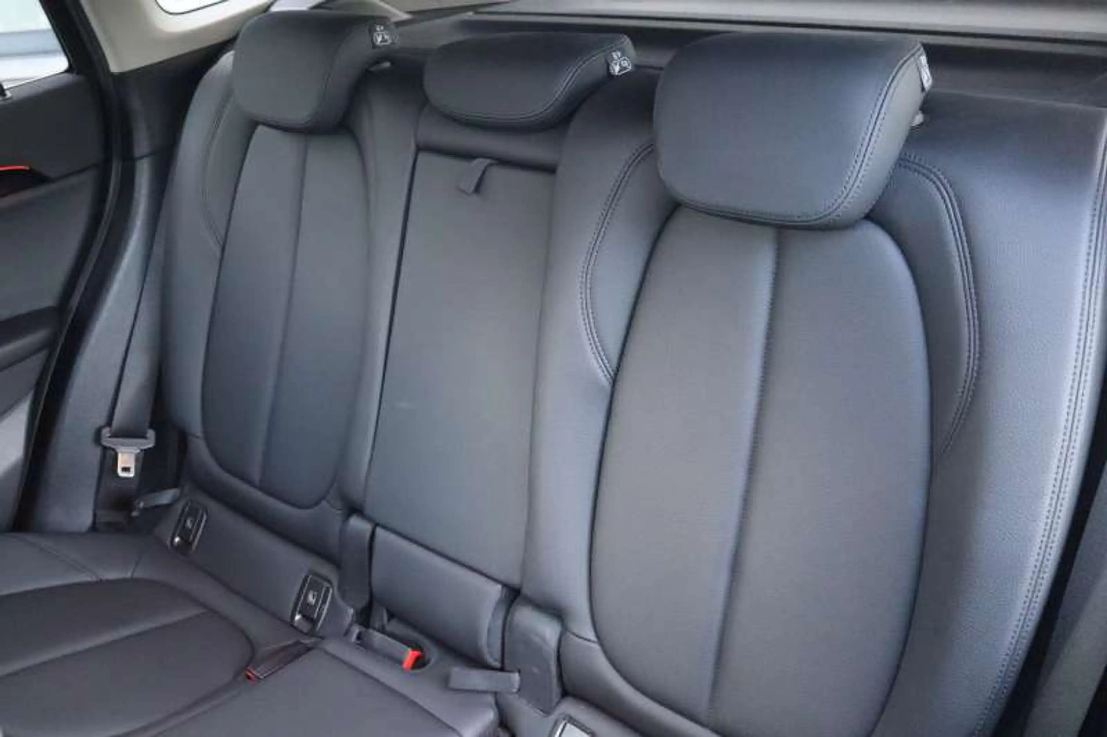 BMW X1 sDrive 18iA X-Line Leder/NaviPlus/LED/HeadUp/KeyLess/Camera/MemorySeats/DAB — photo 15