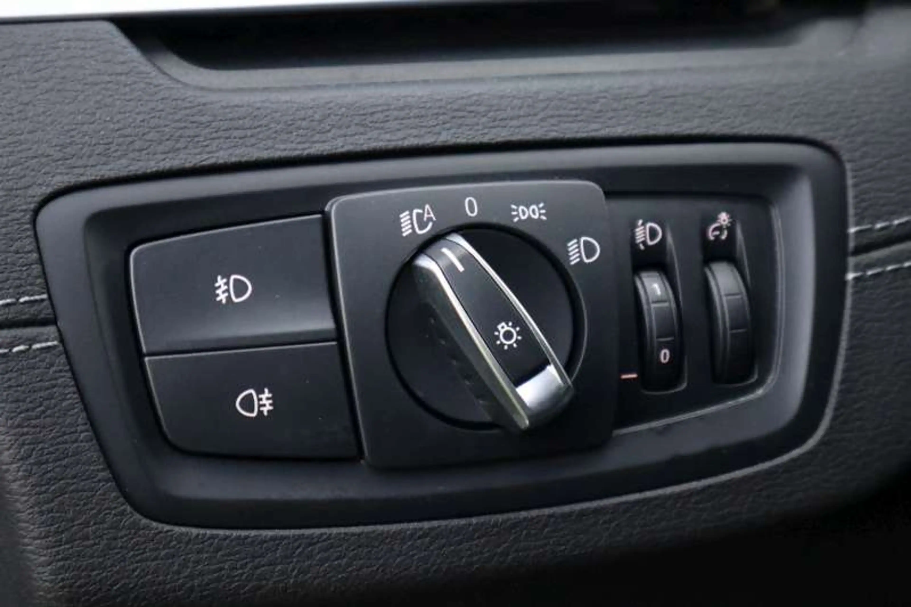 BMW X1 sDrive 18iA X-Line Leder/NaviPlus/LED/HeadUp/KeyLess/Camera/MemorySeats/DAB — photo 12