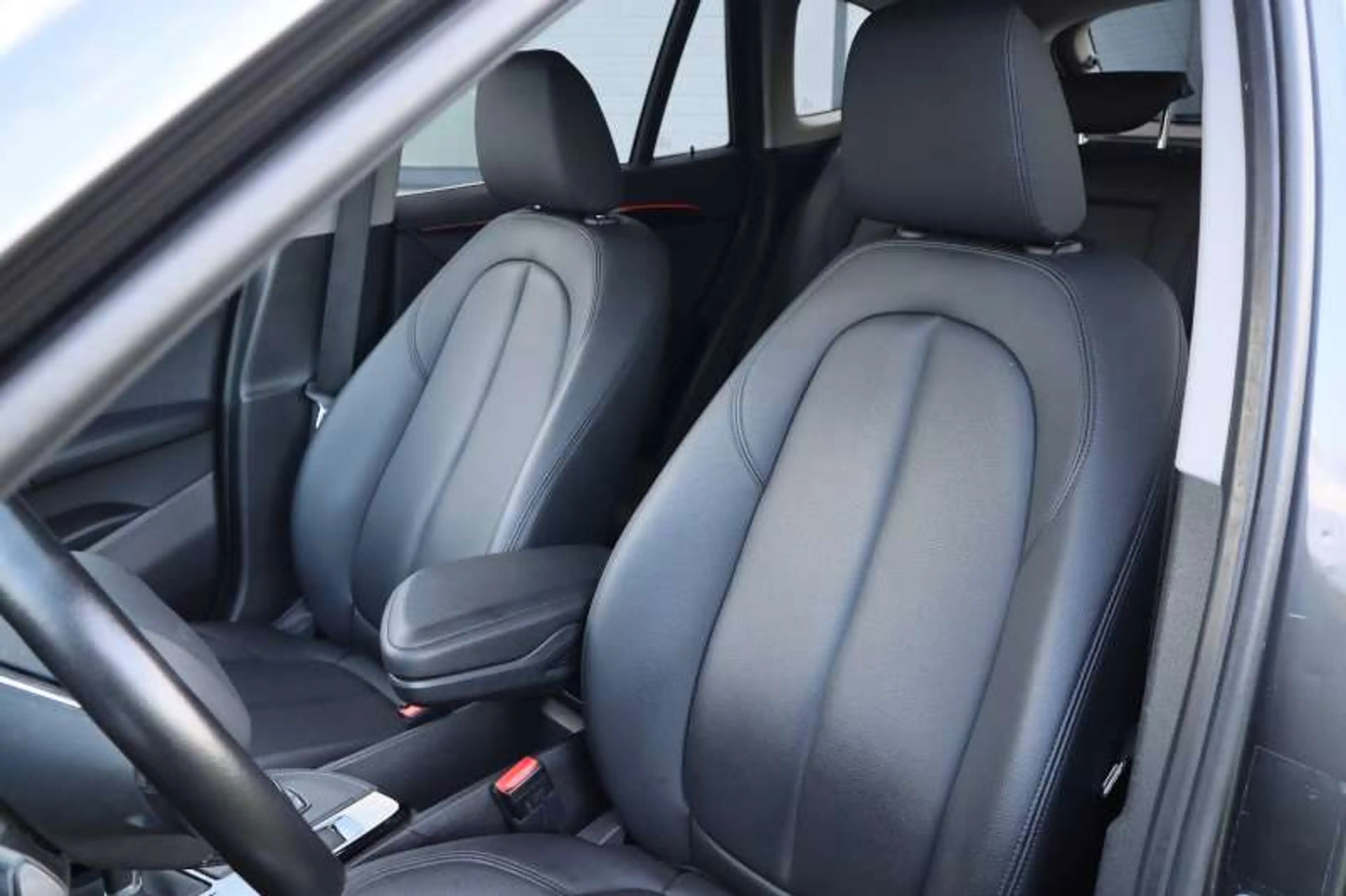 BMW X1 sDrive 18iA X-Line Leder/NaviPlus/LED/HeadUp/KeyLess/Camera/MemorySeats/DAB — photo 13