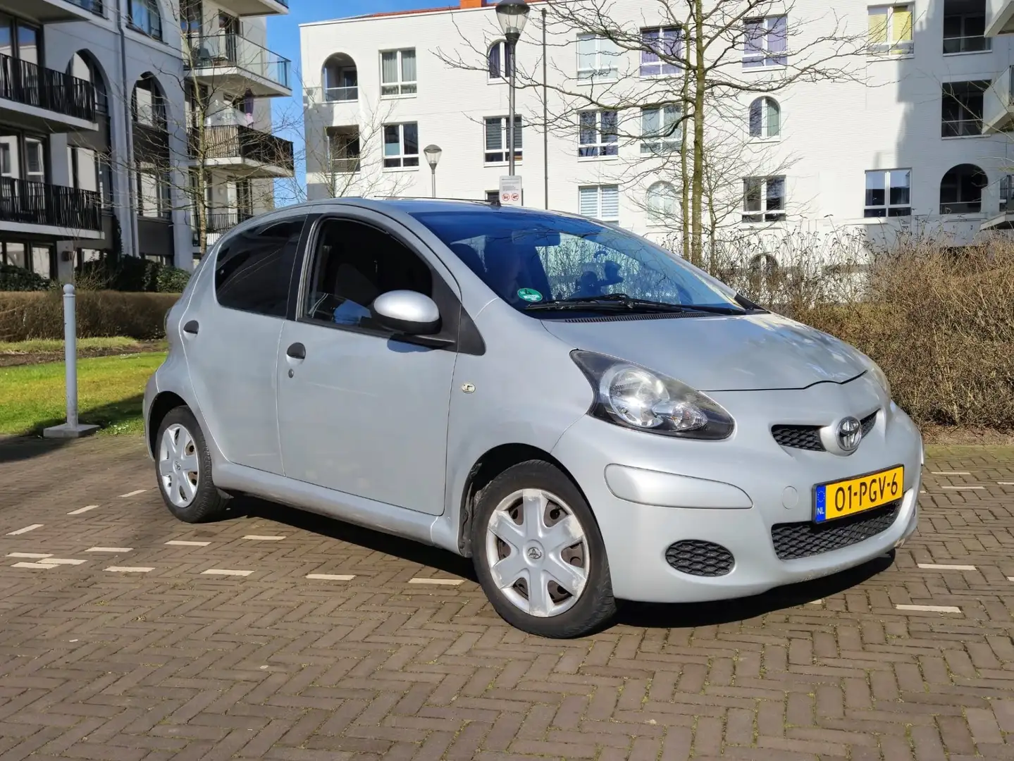 Toyota Aygo 1.0-12V Zilver - 1