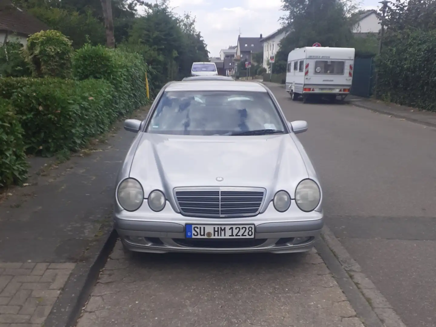 Mercedes-Benz 210/310 Ezüst - 1