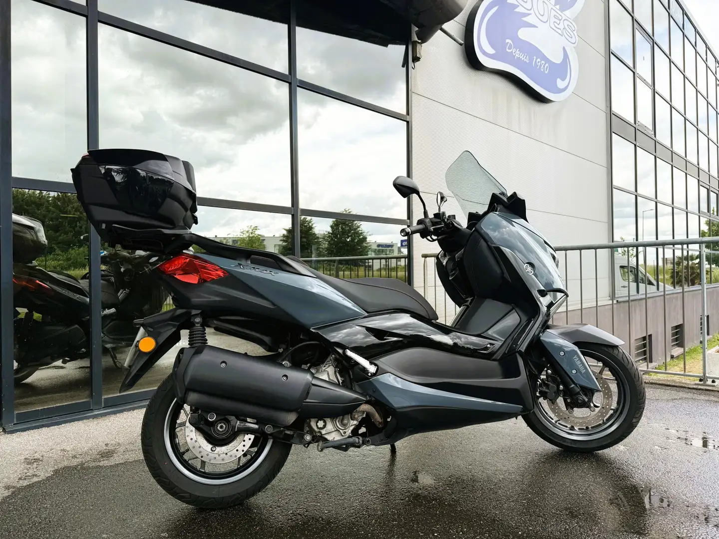 Yamaha X-Max 300 Šedá - 1