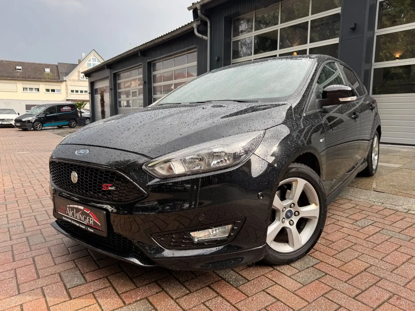 Ford Focus Lim. ST-Line 2.Hand Euro 6 Navigation. Schwarz - 1