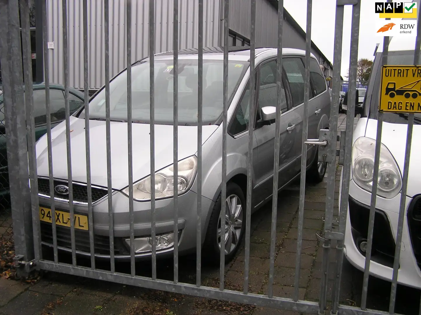 Ford Galaxy 2.0-16V Ghia nap airco 7 persoons auto slaat niet Grau - 1