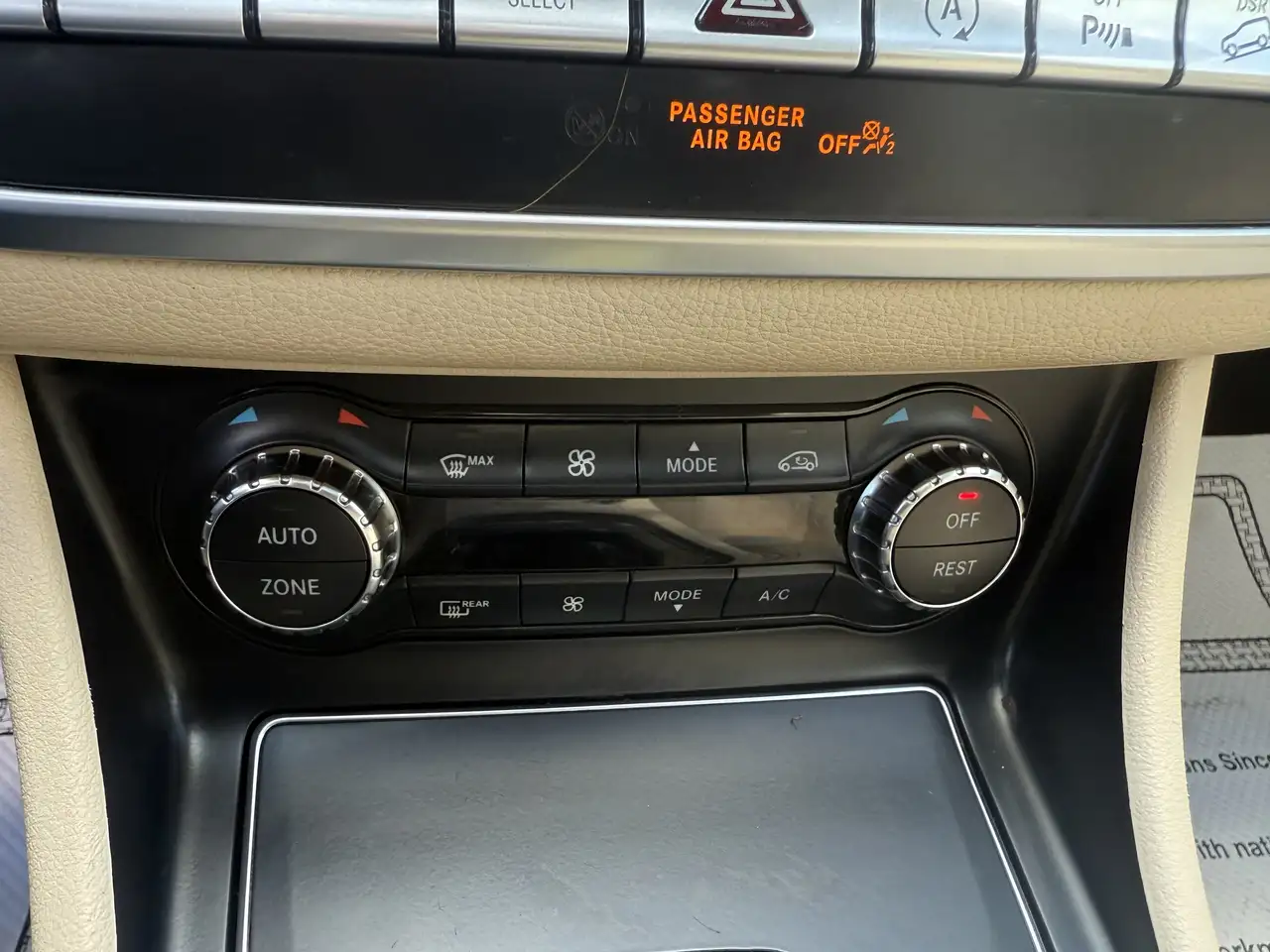 Mercedes-Benz GLA снимка Mercedes-Benz GLA