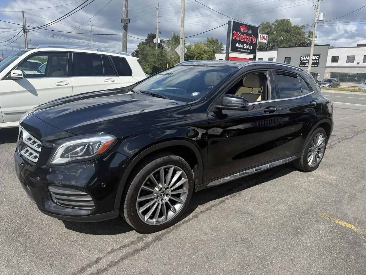Mercedes-Benz GLA снимка Mercedes-Benz GLA
