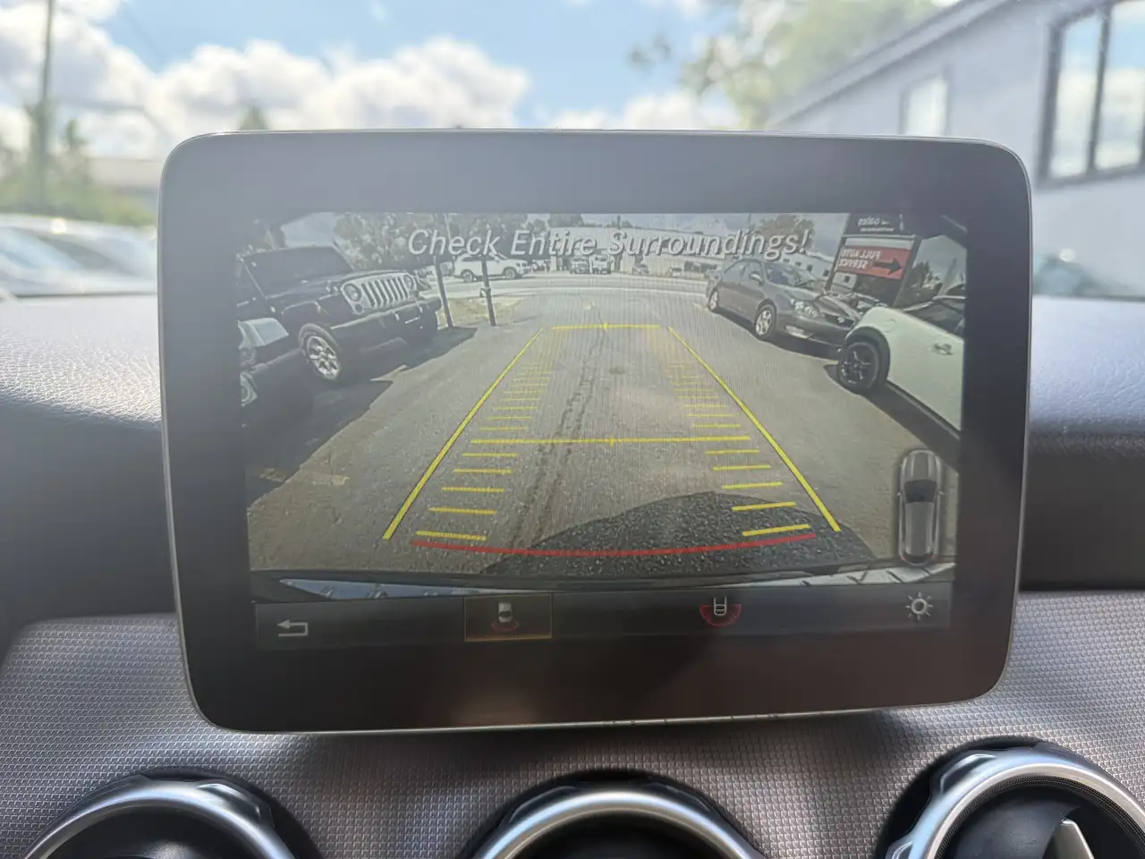 Mercedes-Benz GLA снимка Mercedes-Benz GLA