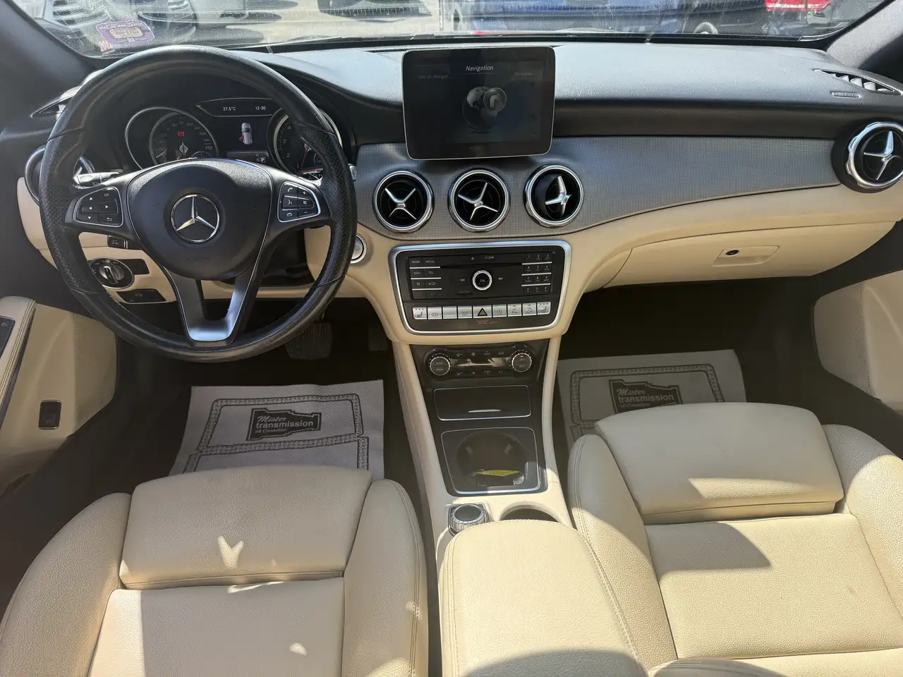 Mercedes-Benz GLA снимка Mercedes-Benz GLA