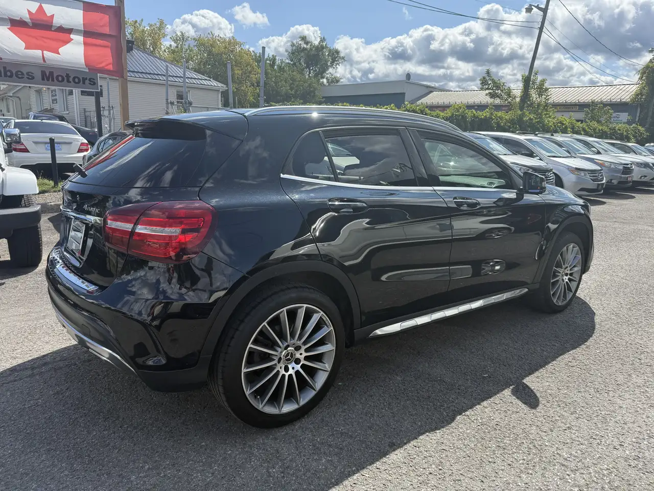 Mercedes-Benz GLA снимка Mercedes-Benz GLA