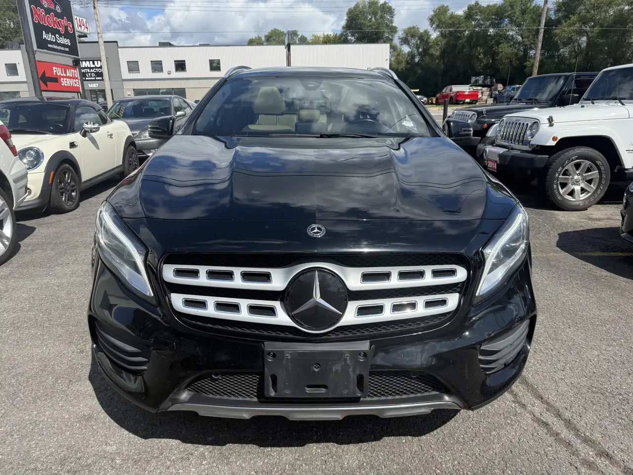 Mercedes-Benz GLA снимка Mercedes-Benz GLA