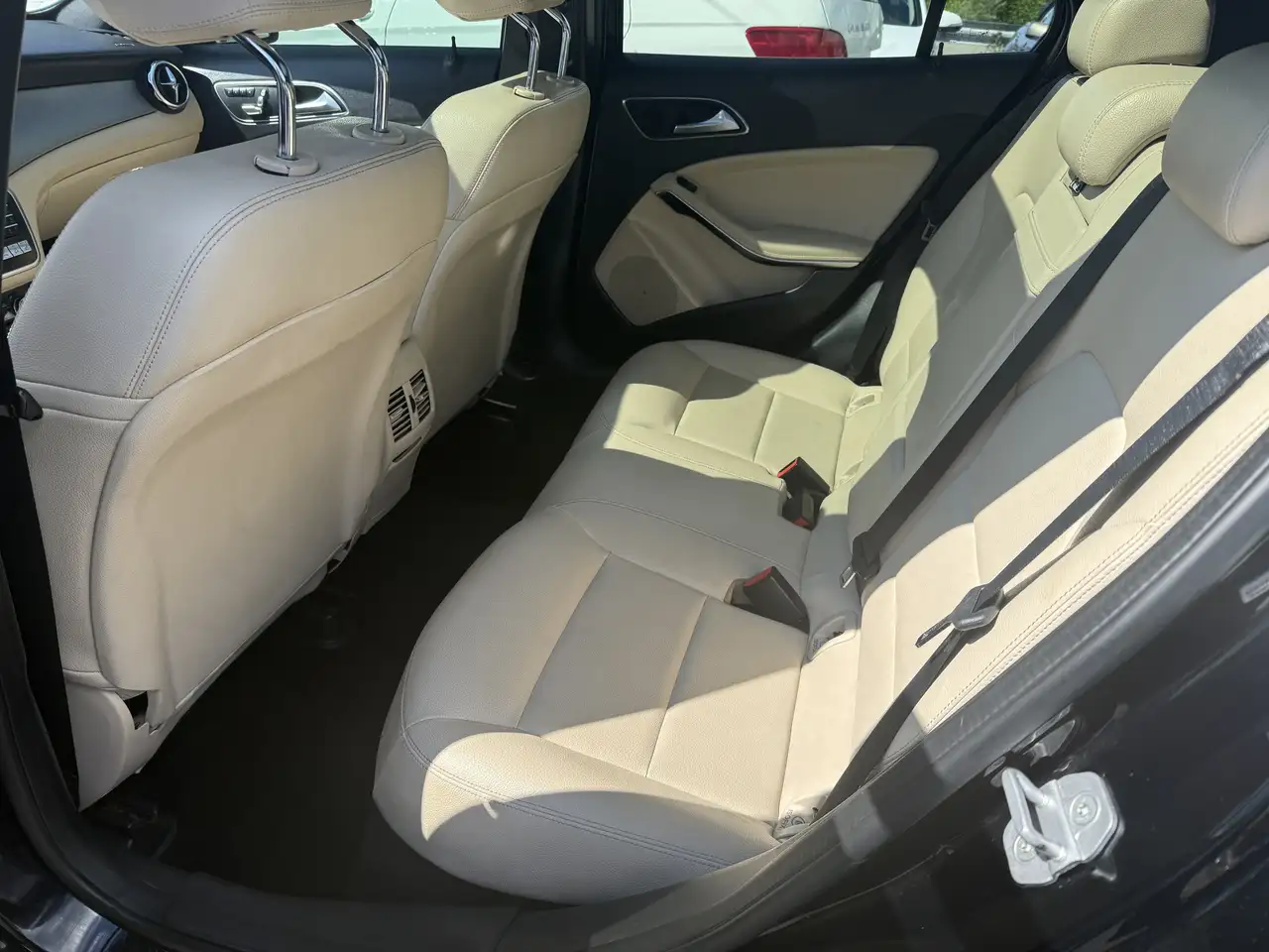 Mercedes-Benz GLA снимка Mercedes-Benz GLA