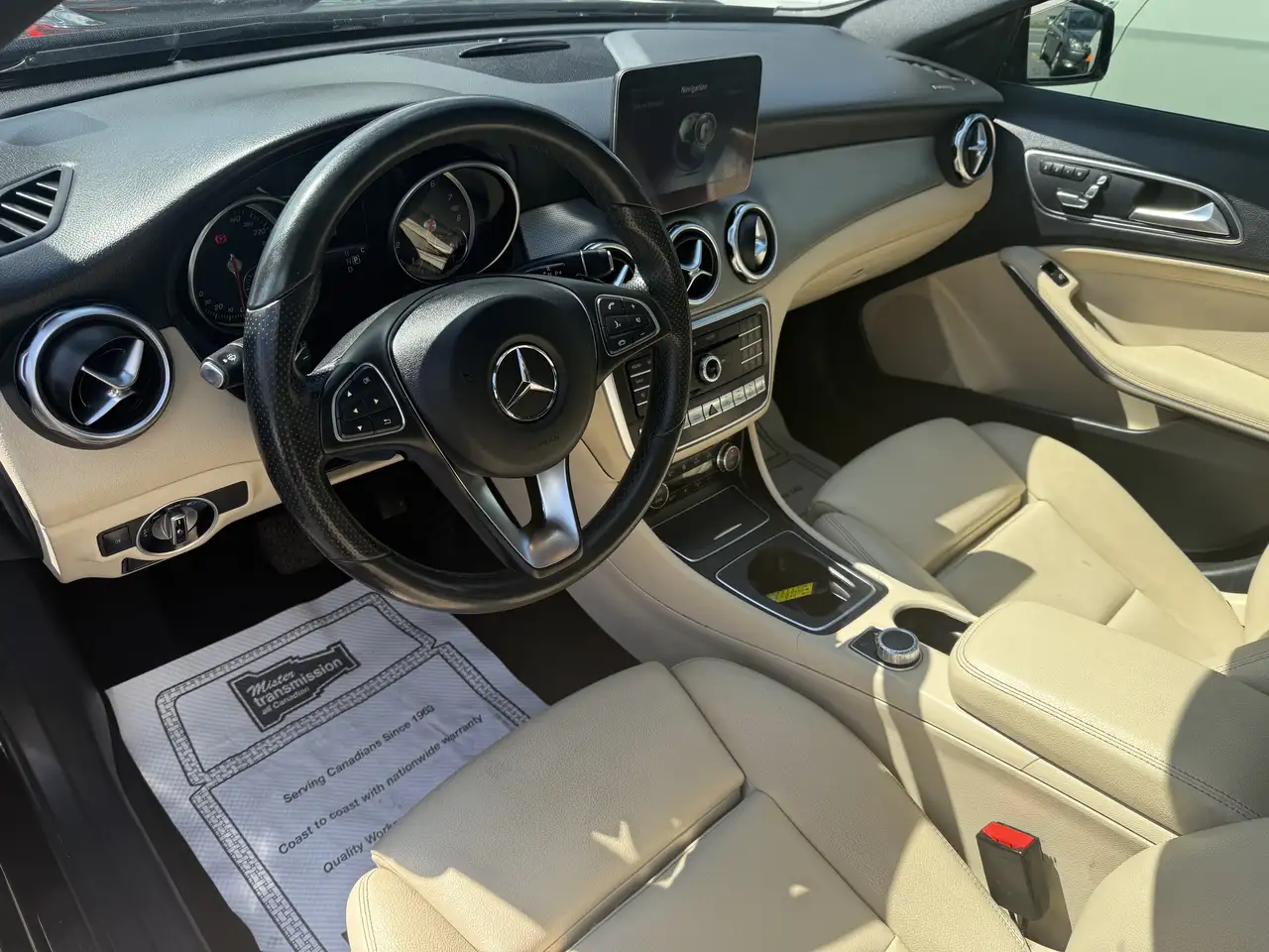 Mercedes-Benz GLA снимка Mercedes-Benz GLA