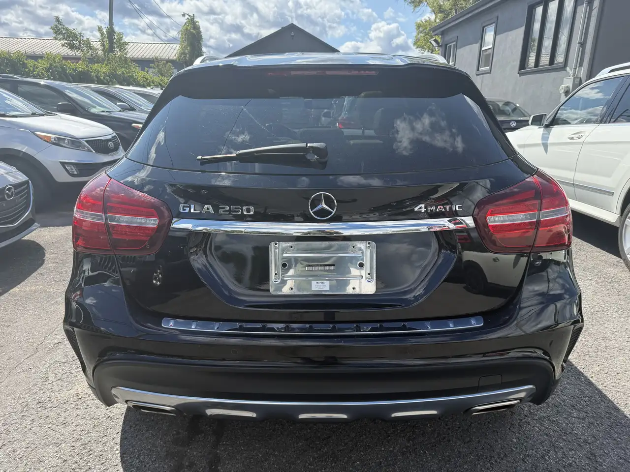 Mercedes-Benz GLA снимка Mercedes-Benz GLA