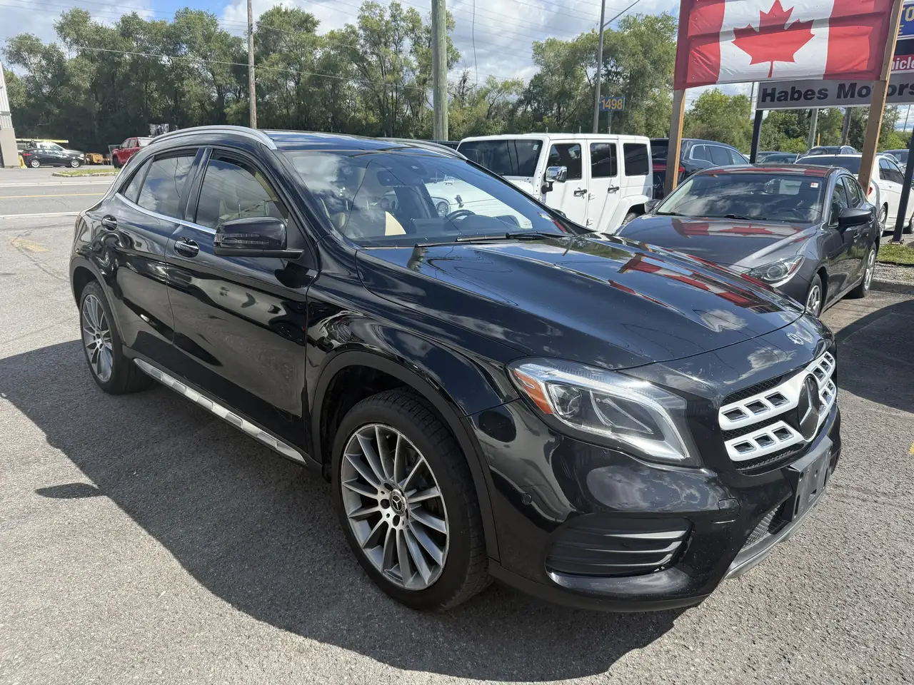 Mercedes-Benz GLA снимка Mercedes-Benz GLA