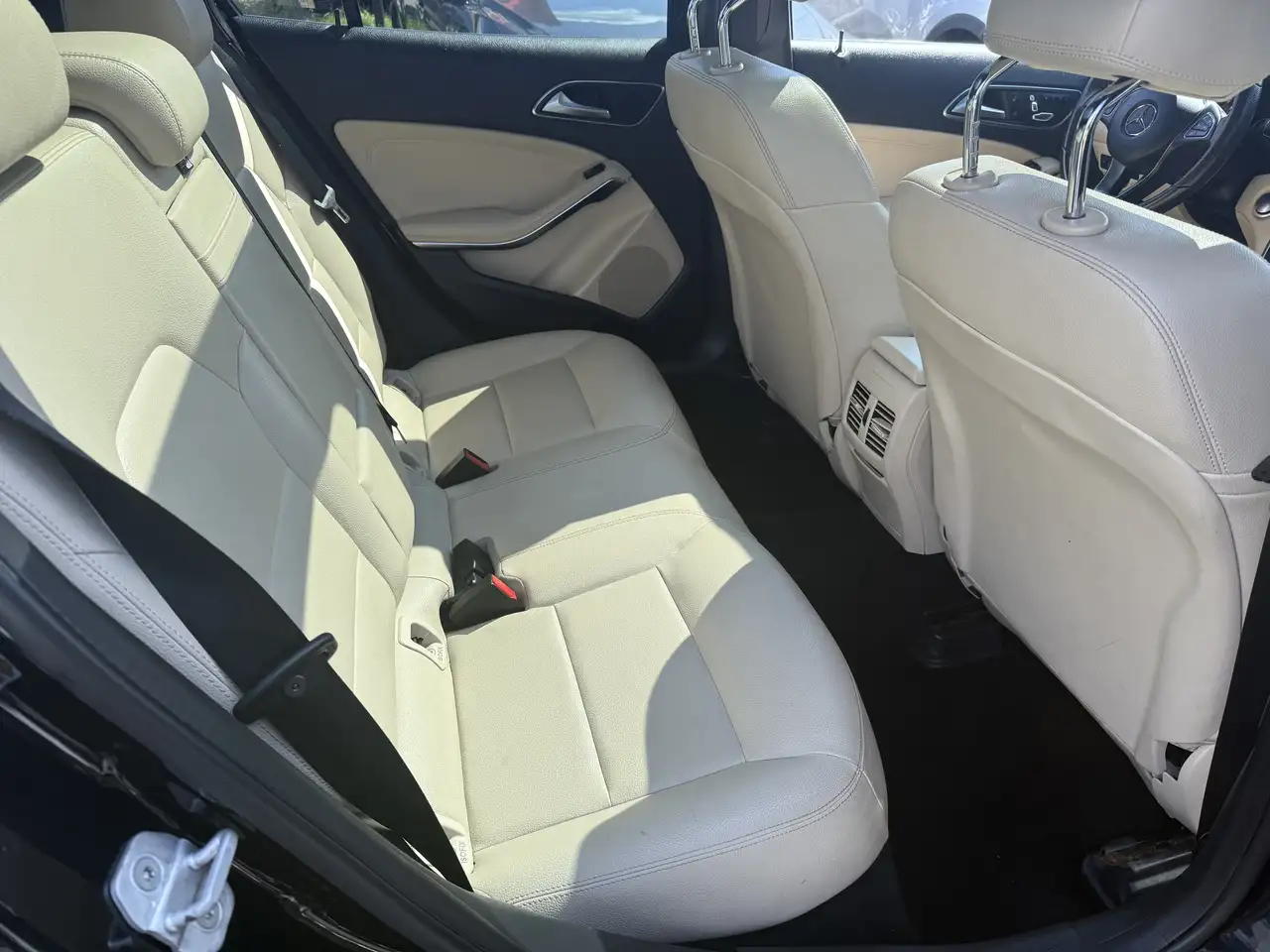 Mercedes-Benz GLA снимка Mercedes-Benz GLA