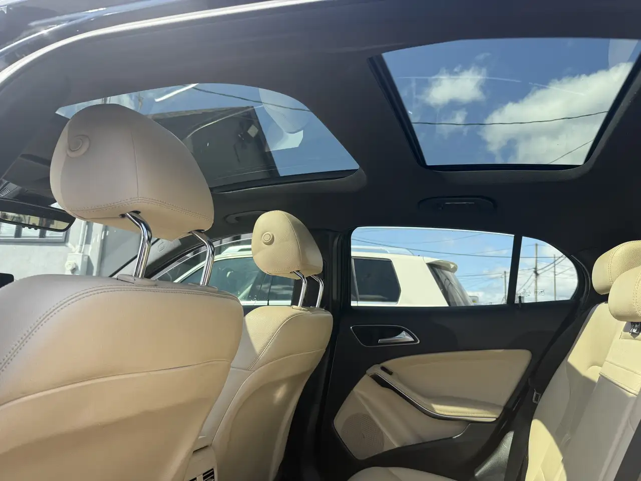 Mercedes-Benz GLA снимка Mercedes-Benz GLA
