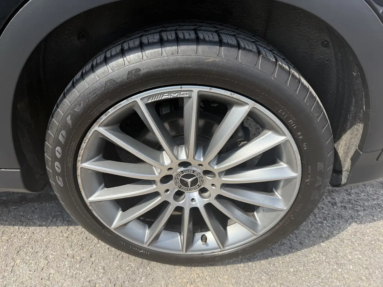 Mercedes-Benz GLA снимка Mercedes-Benz GLA