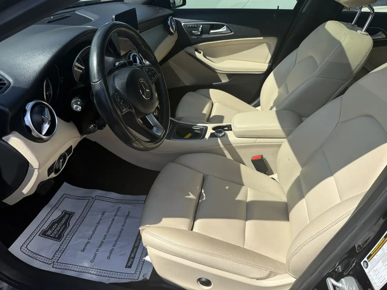 Mercedes-Benz GLA снимка Mercedes-Benz GLA