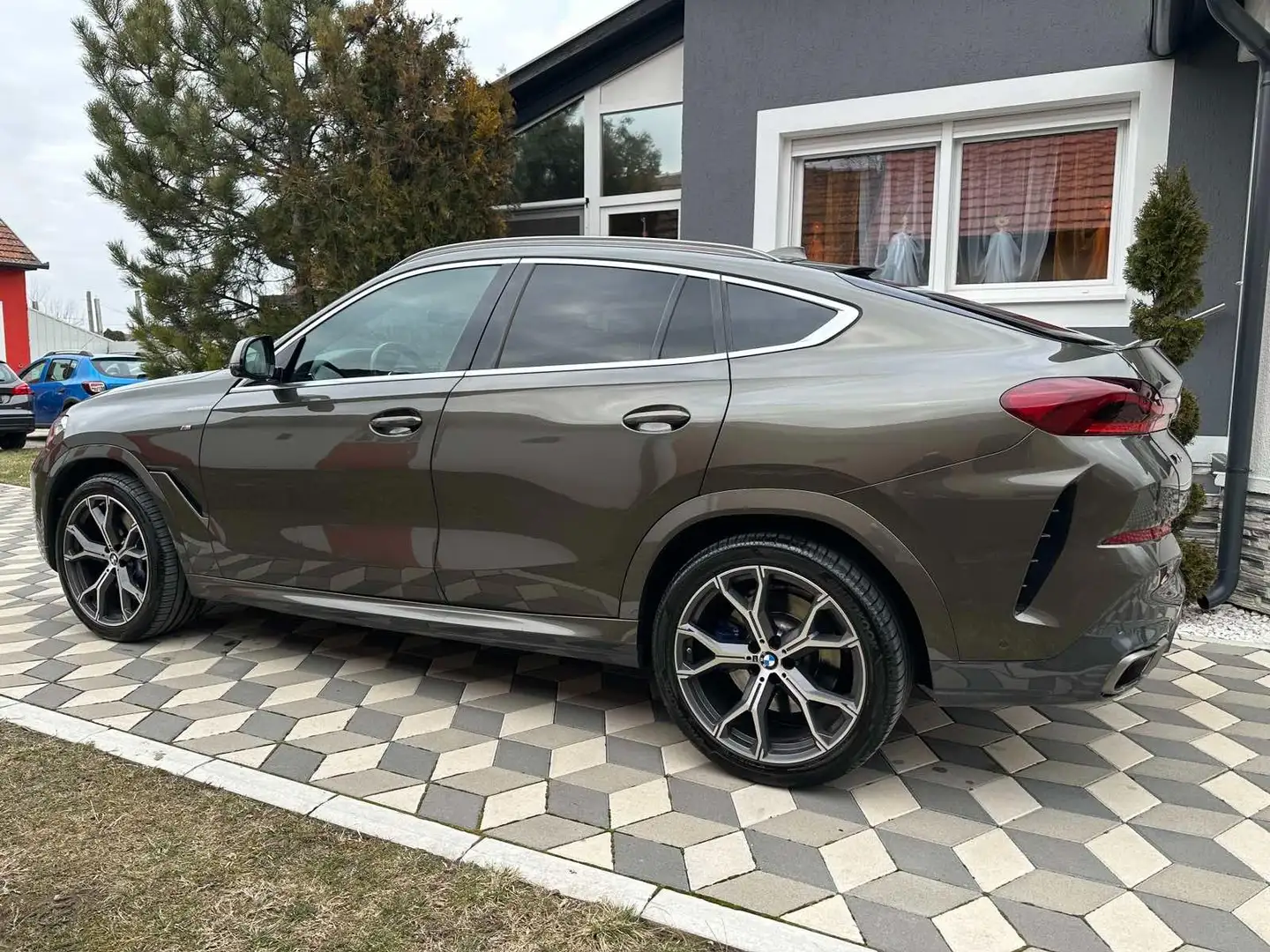 BMW X6 M X6 M50i - 2