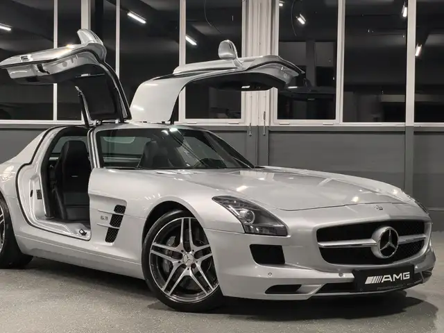 Mercedes-Benz SLS