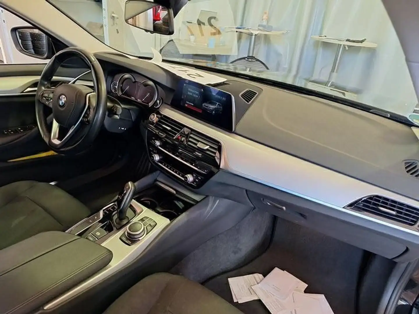BMW 520 d |AHK|ACC|Parken+|Surround-Kamera|LED|Navi| Schwarz - 2