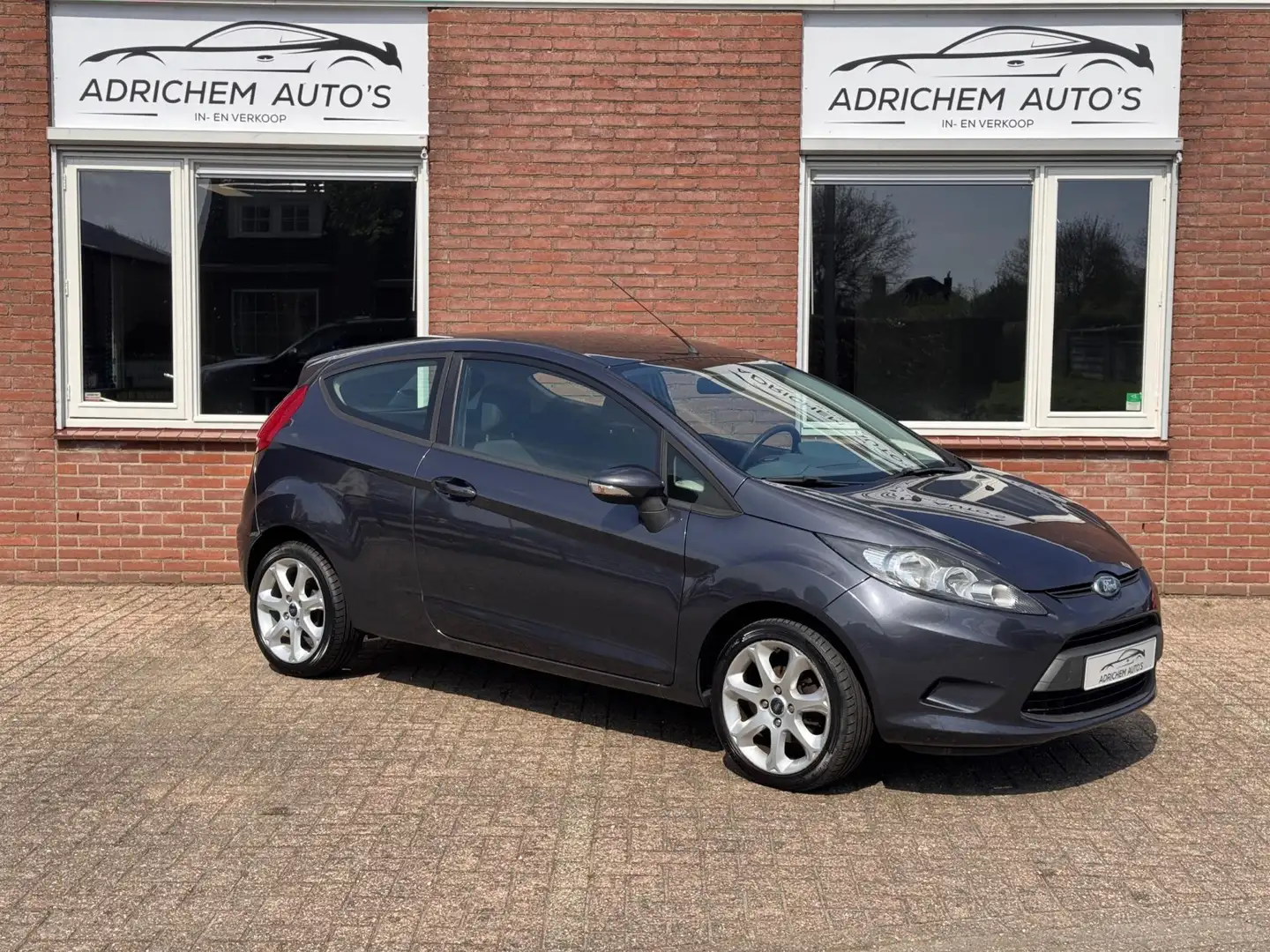 Ford Fiesta 1.25 Limited Gris - 1