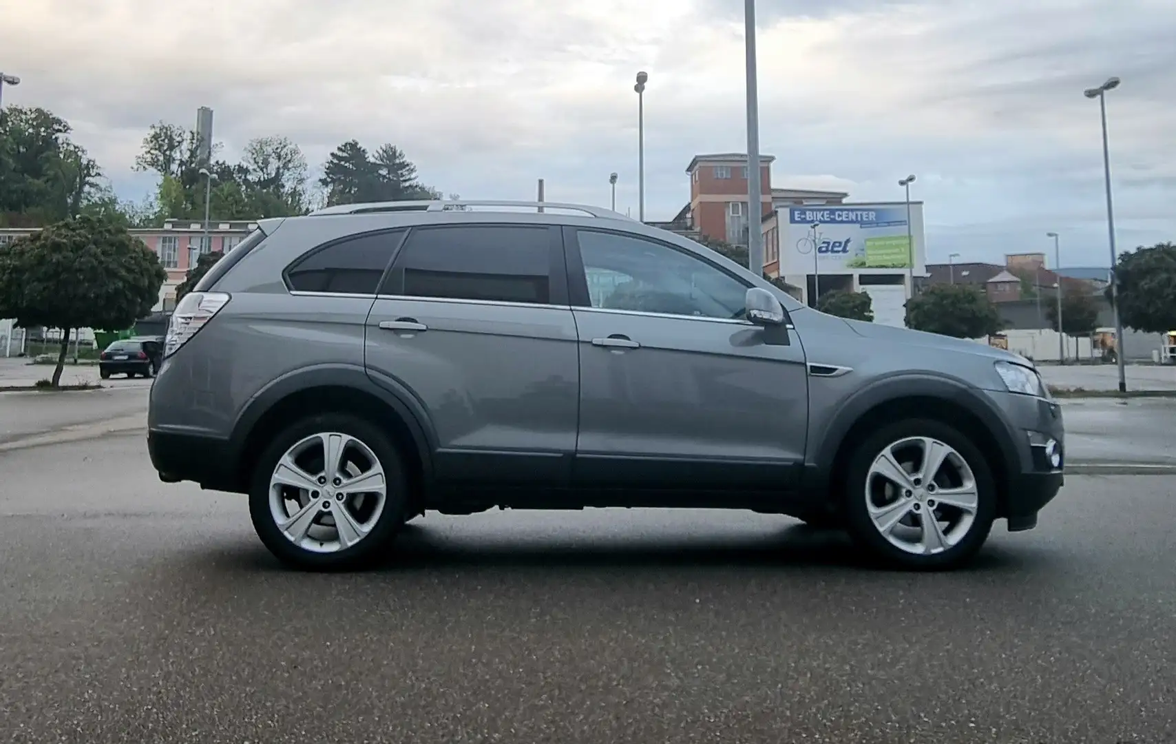 Chevrolet Captiva 2.2 Diesel 4WD Automatik LTZ Grau - 2