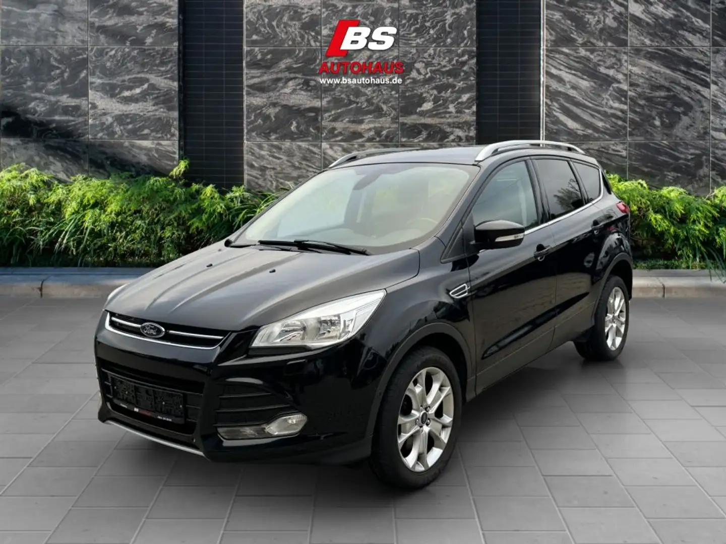 Ford Kuga 1.6 EcoBoost 4x4 Aut. Titanium - 1