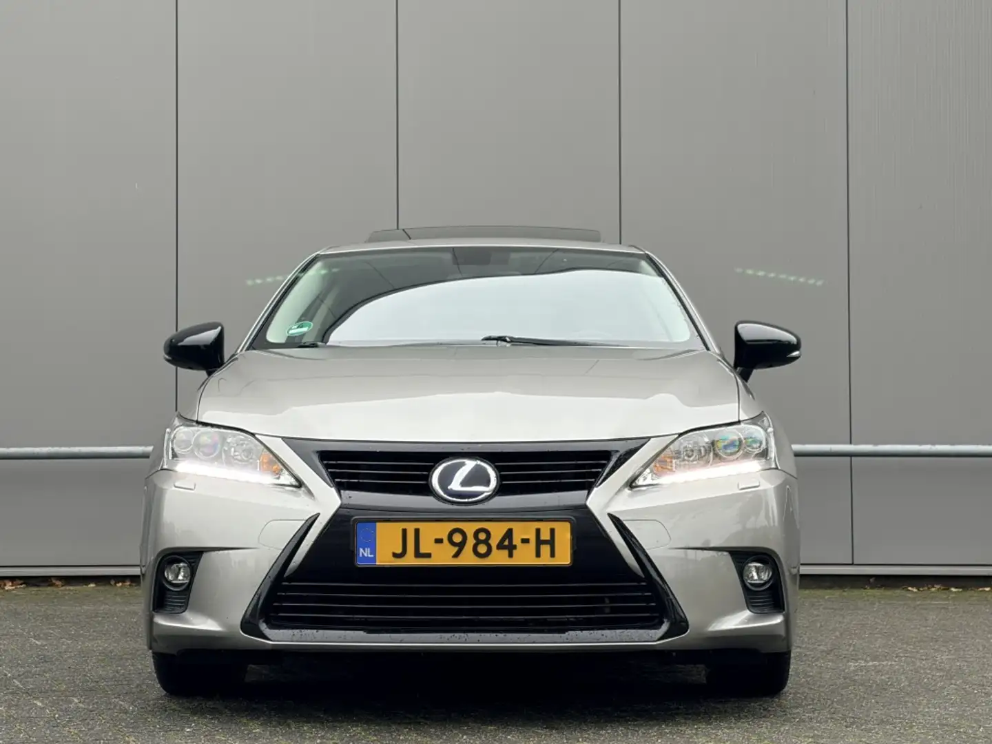 Lexus CT 200h Sport Edition - nap! - airco - navi - cruise - Grijs - 2