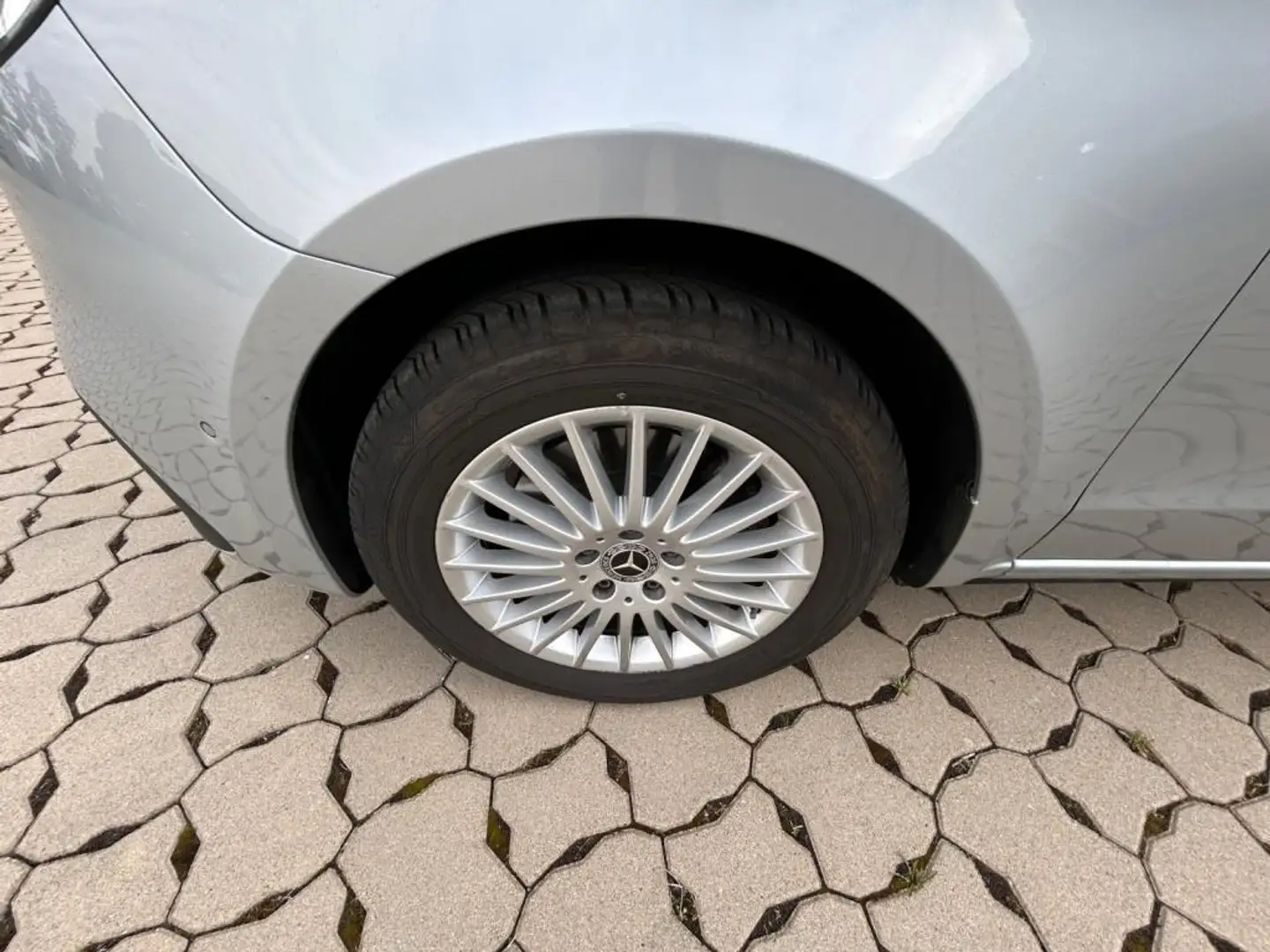 Mercedes-Benz V 220 d STYLE Kompakt 9GT+AHK+DISTR+KAMERA+LED Argent - 2