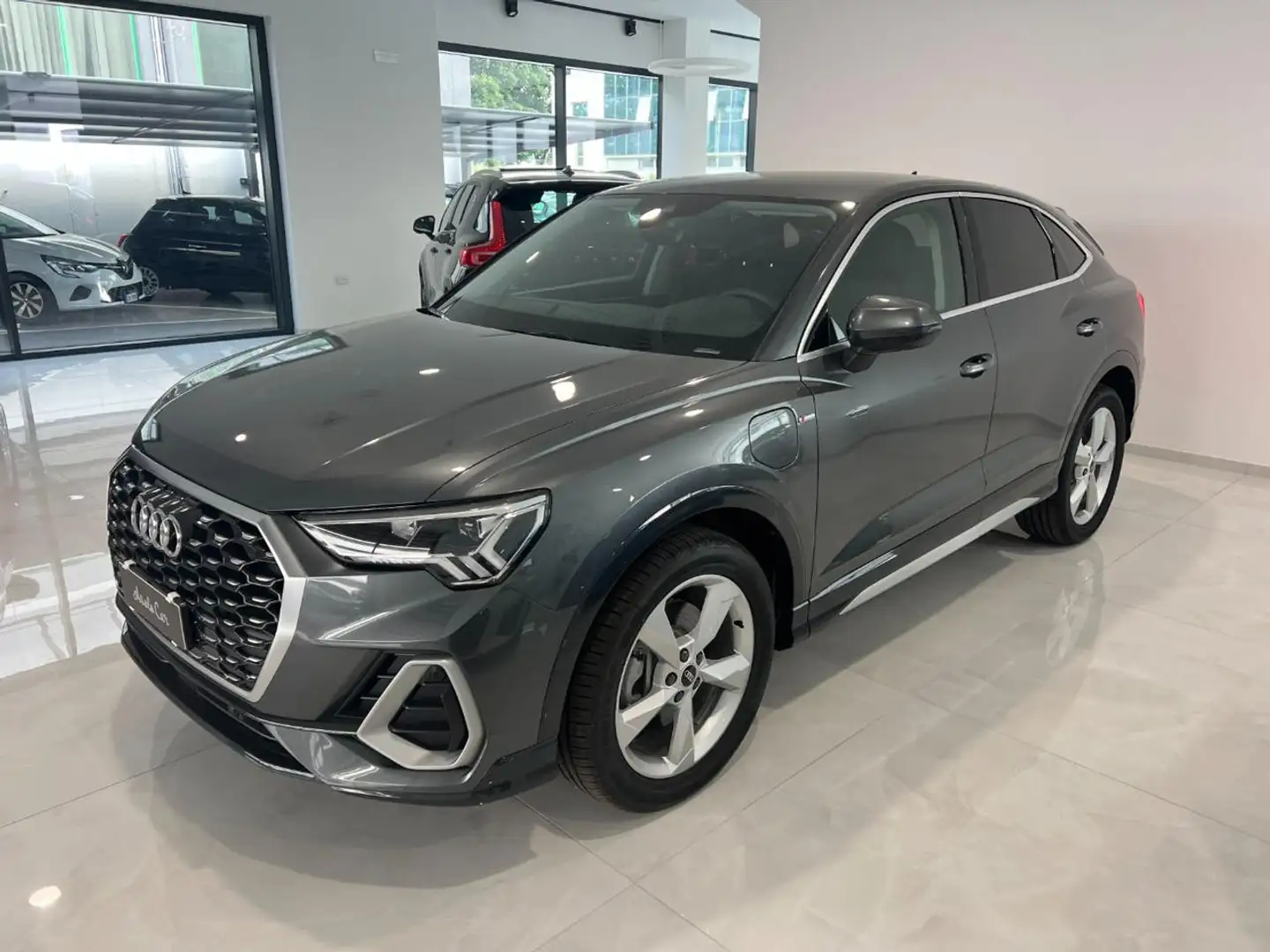 Audi Q3 Sportback 45 TFSI e S tronic S line edition KmZero Grigio - 2