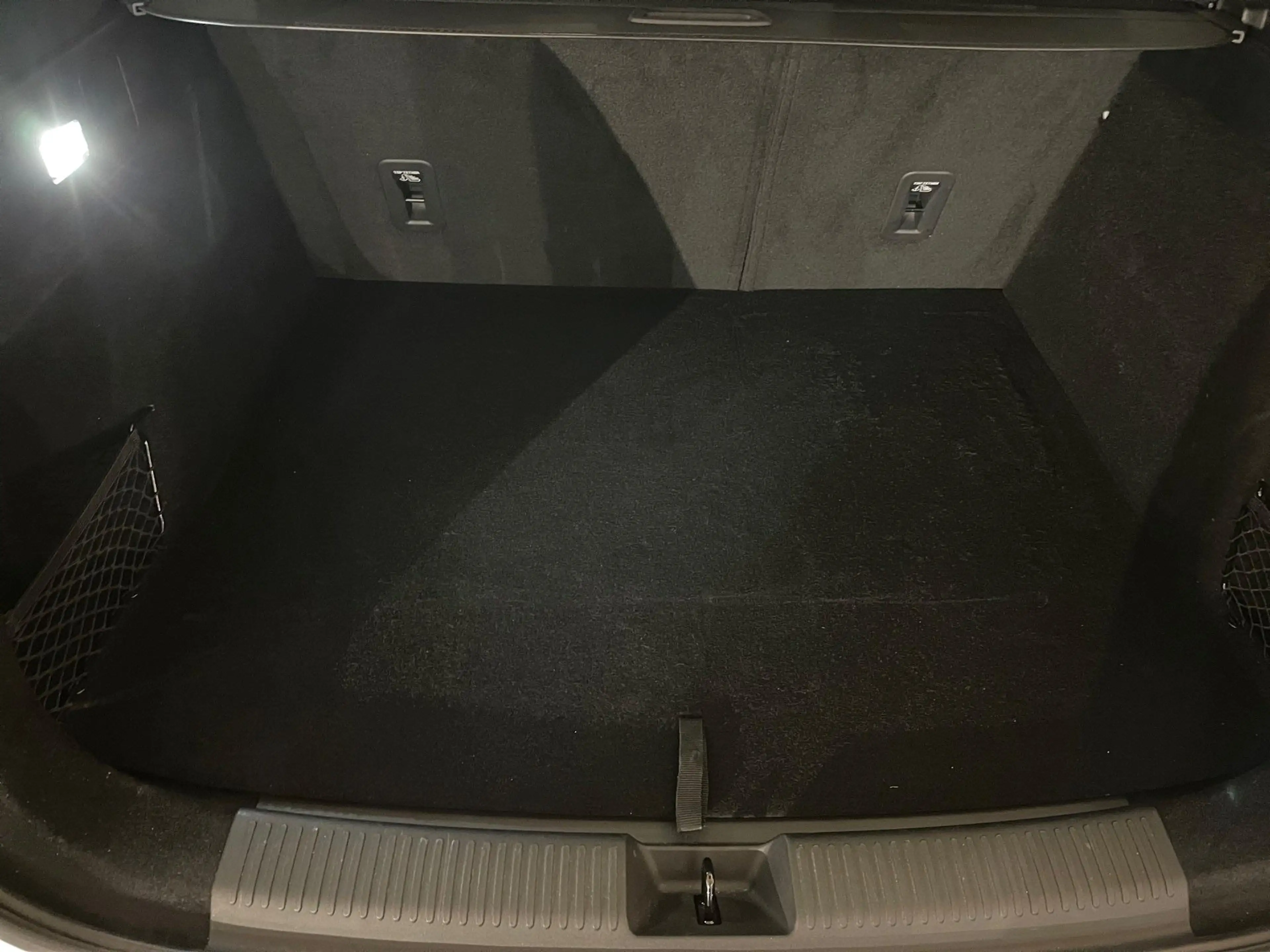 MG EHS 1.5T Luxury Plug-In — photo 11