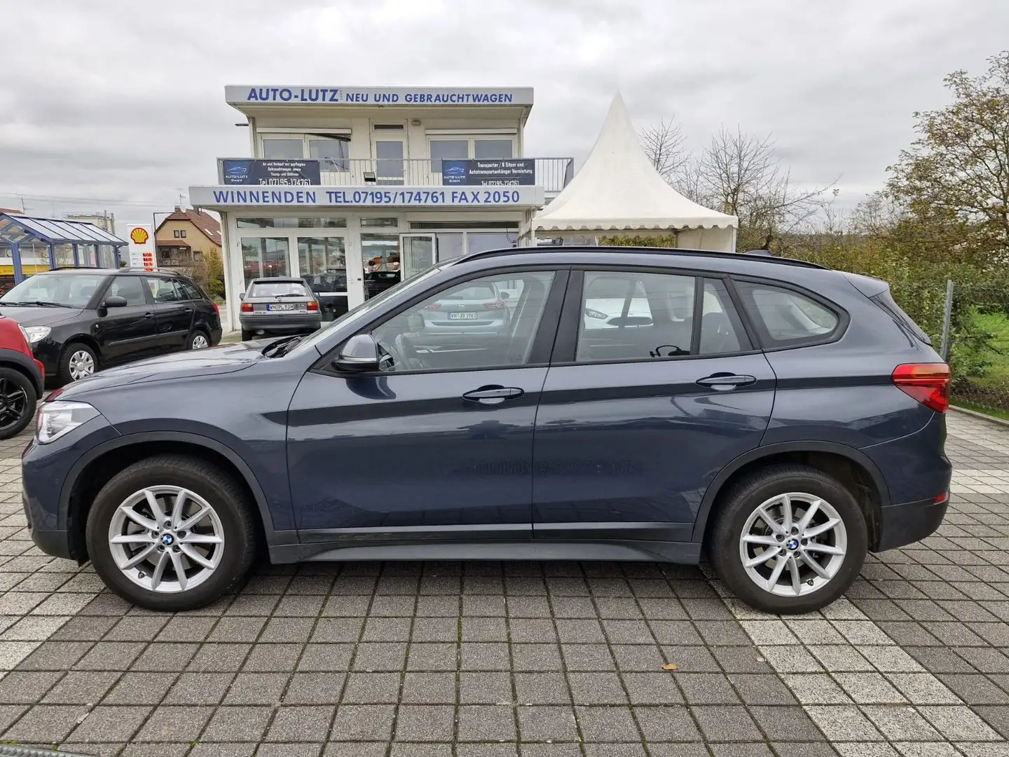 BMW X1 xDrive 20 i Advantage - Automatik - Navi Grau - 1