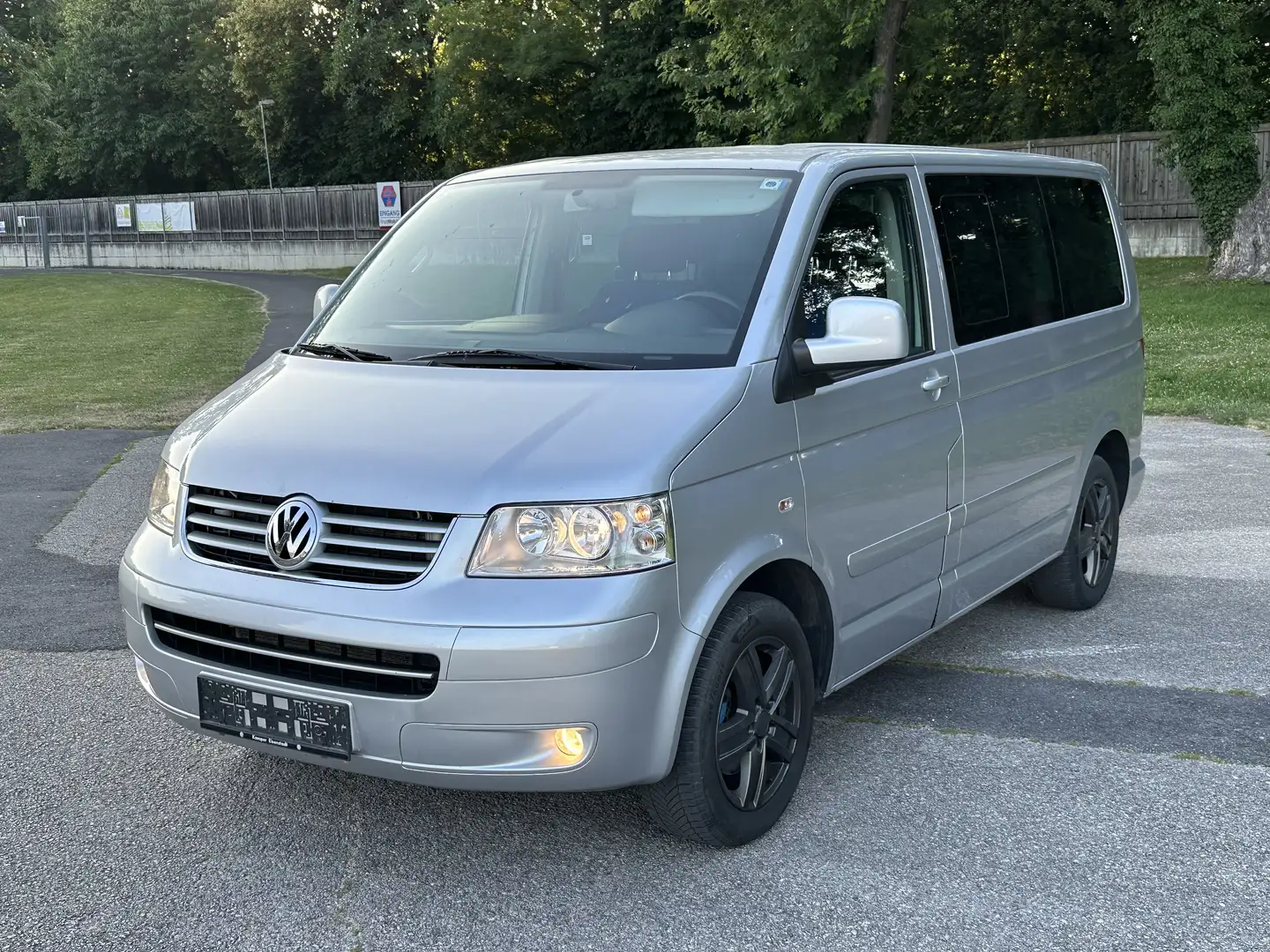 Volkswagen T5 Multivan 2.5TDI DPF 131PS 6 Gang Argent - 2