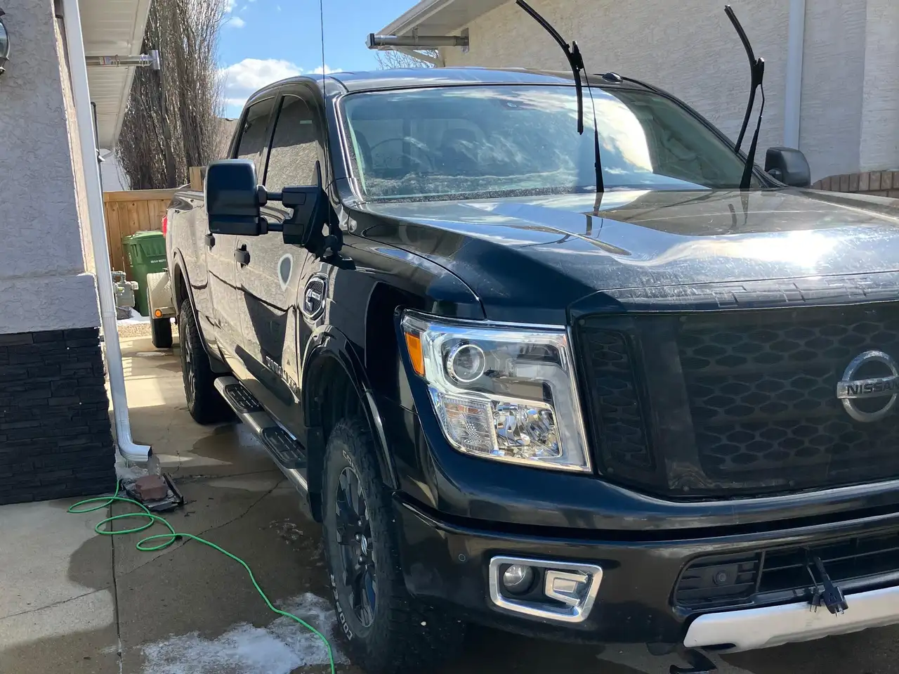 Nissan Titan снимка Nissan Titan