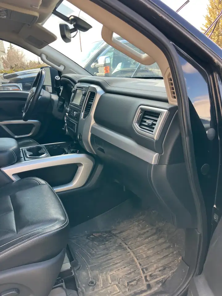 Nissan Titan снимка Nissan Titan