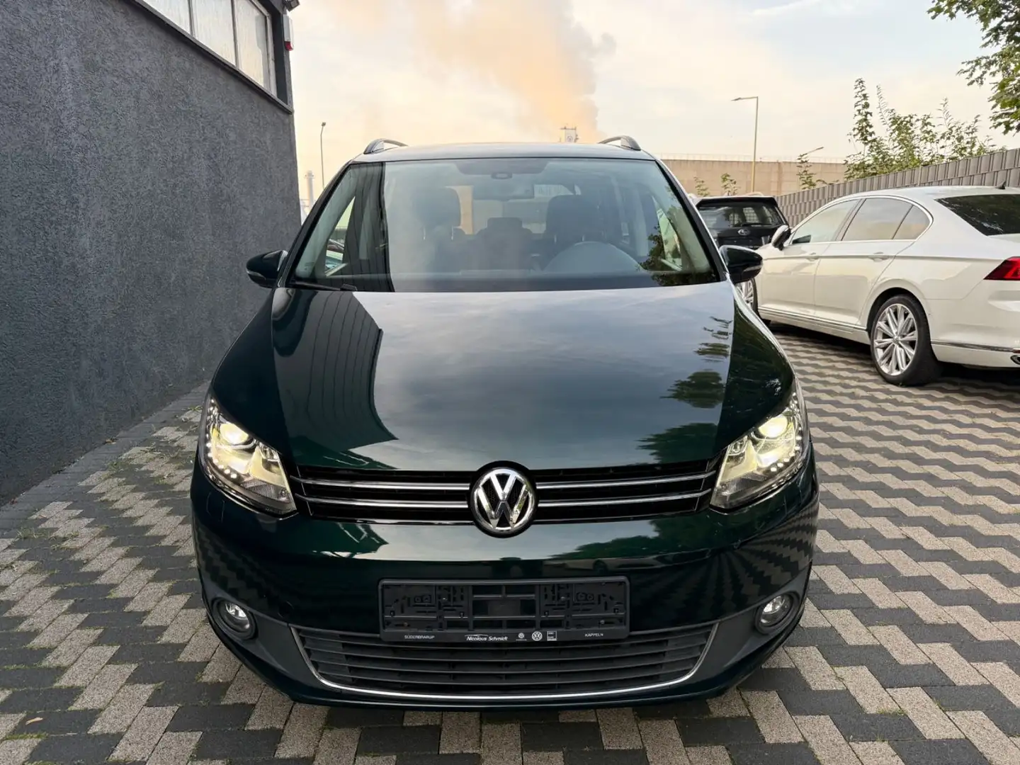 Volkswagen Touran Comfortline Aut. Navi Bi-Xenon PDC AHK Grün - 2