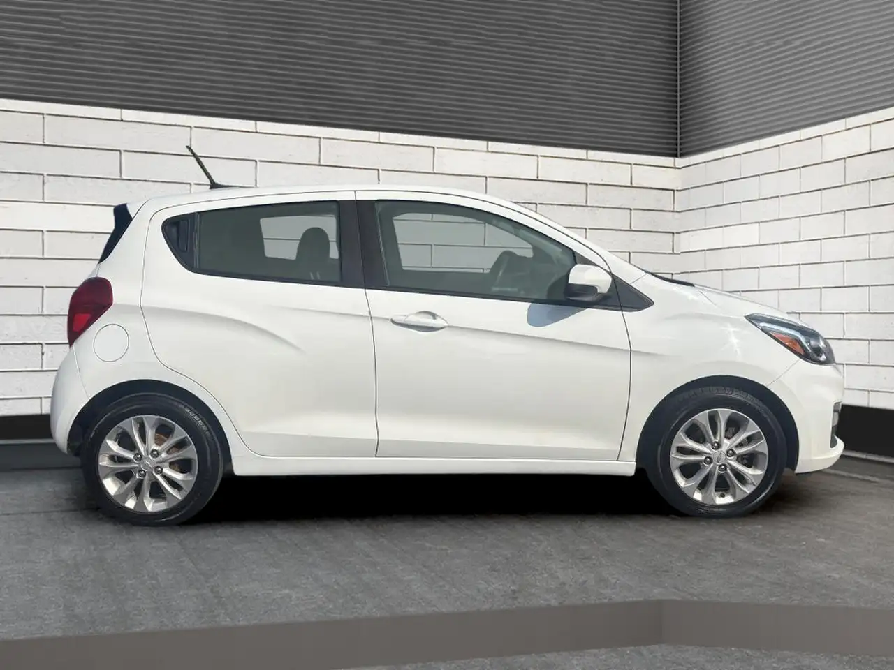 Chevrolet Spark снимка Chevrolet Spark