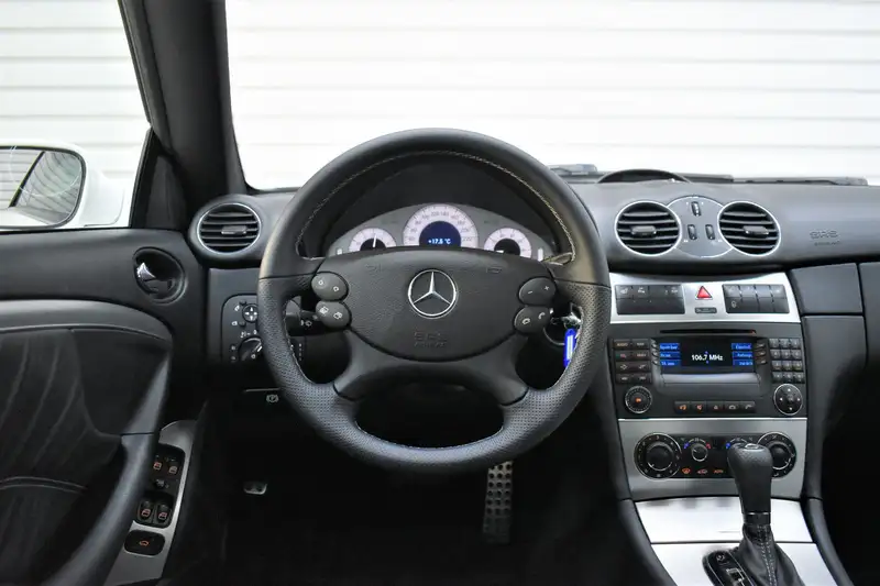 Annonce voiture d'occasion Mercedes-Benz CLK 200 - CARADIZE