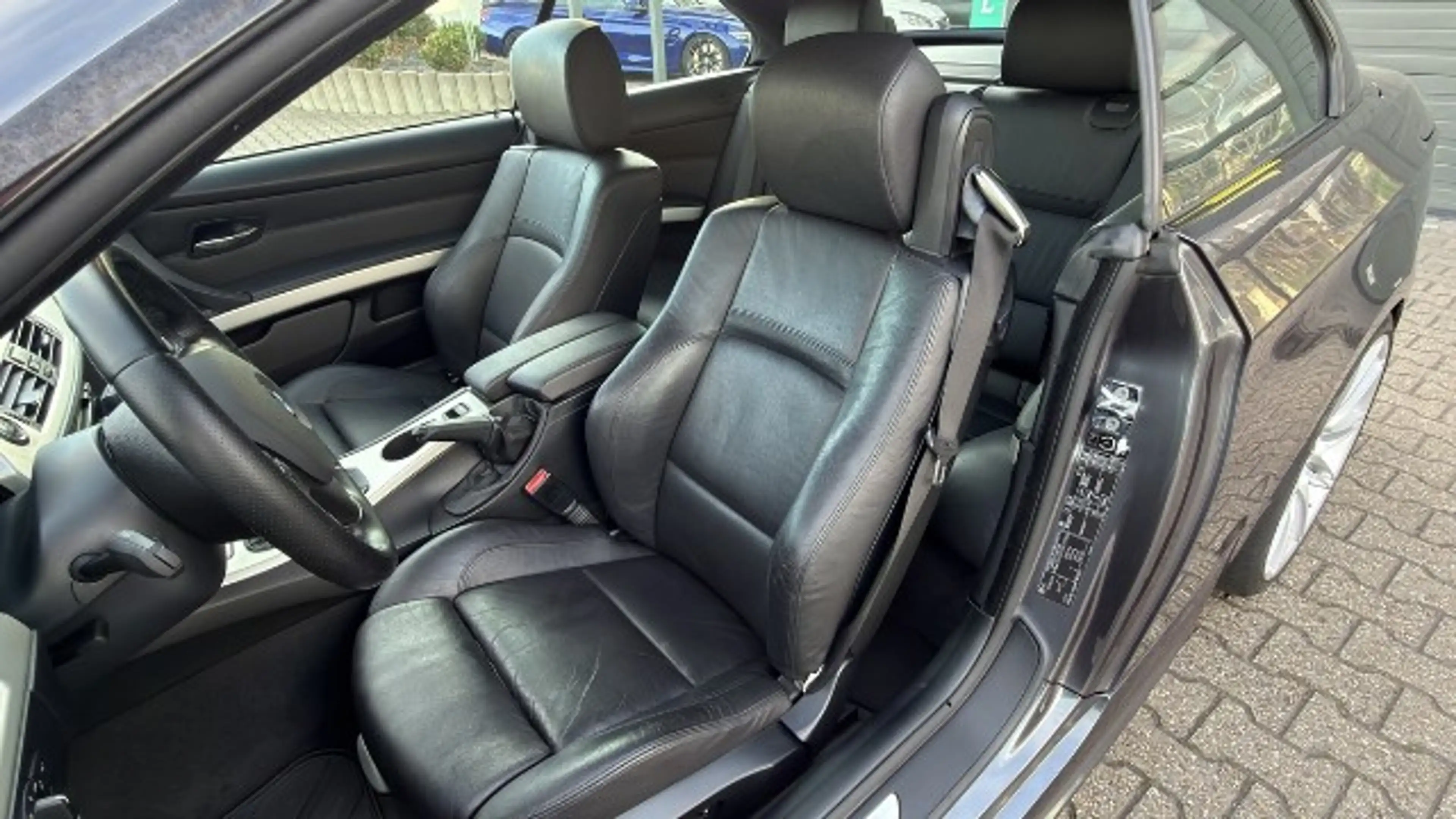 BMW 325 i Cabrio M Sport Paket HiFi SHZ 19" — photo 11
