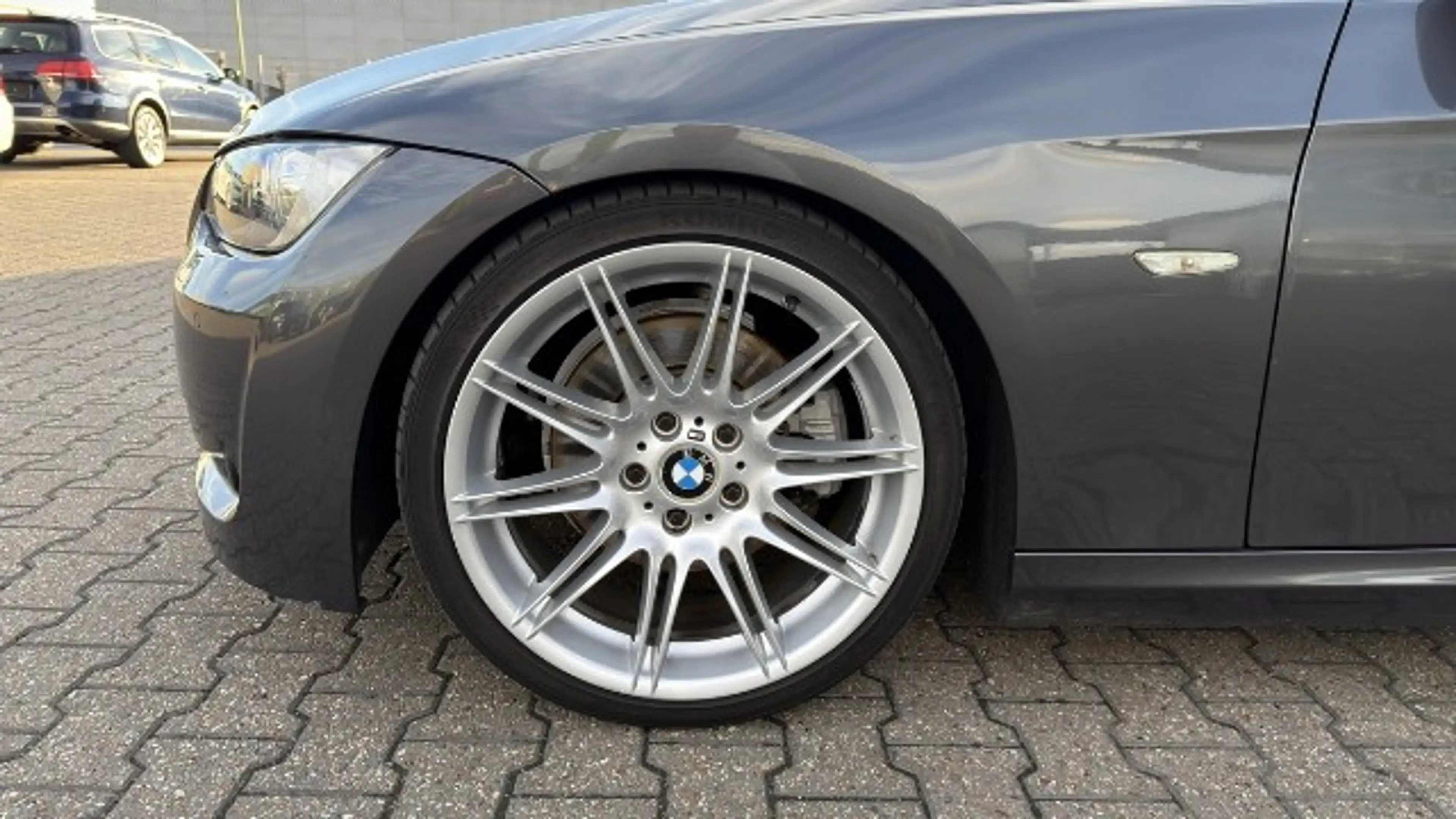 BMW 325 i Cabrio M Sport Paket HiFi SHZ 19" — photo 10