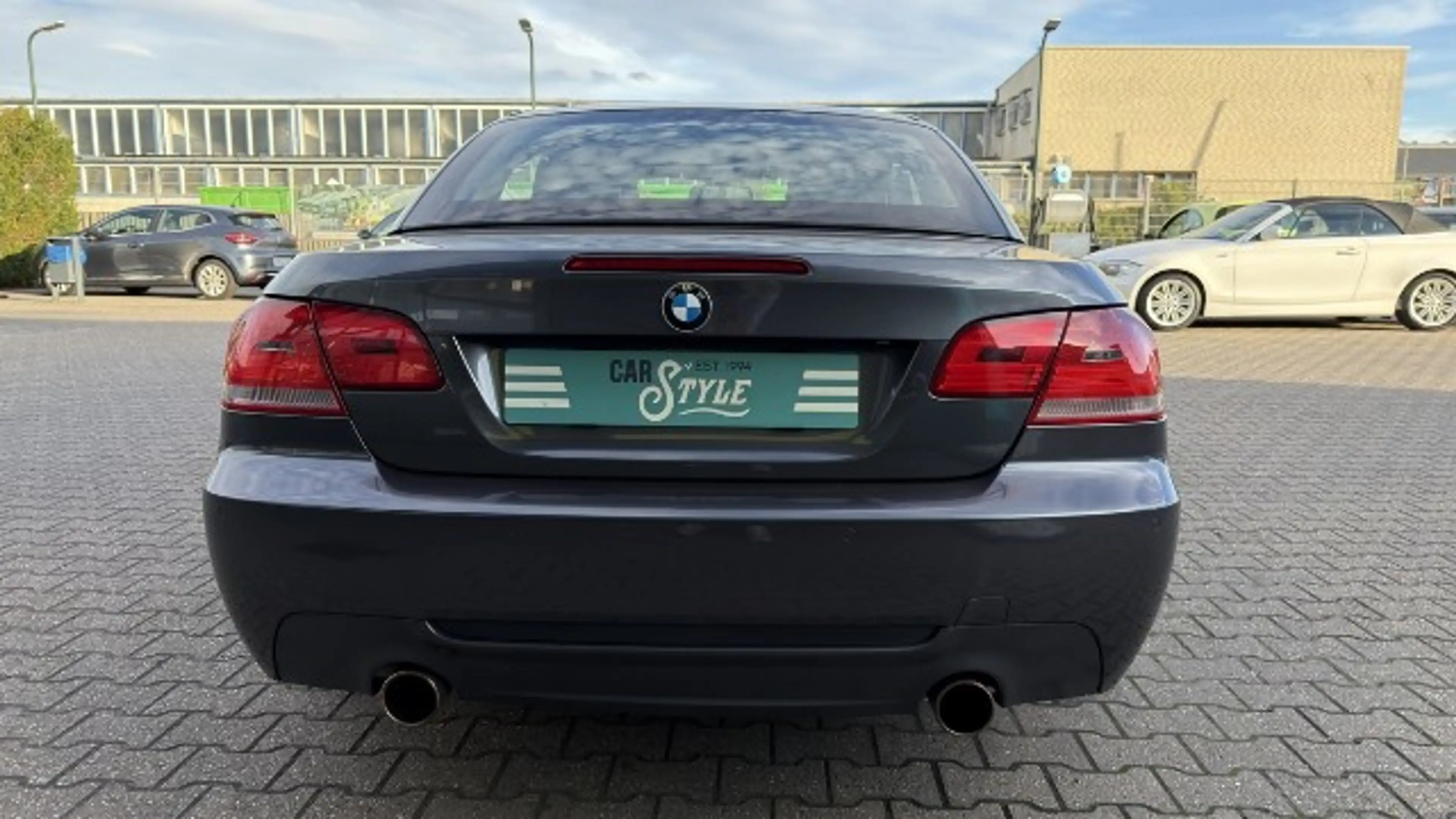 BMW 325 i Cabrio M Sport Paket HiFi SHZ 19" — photo 6