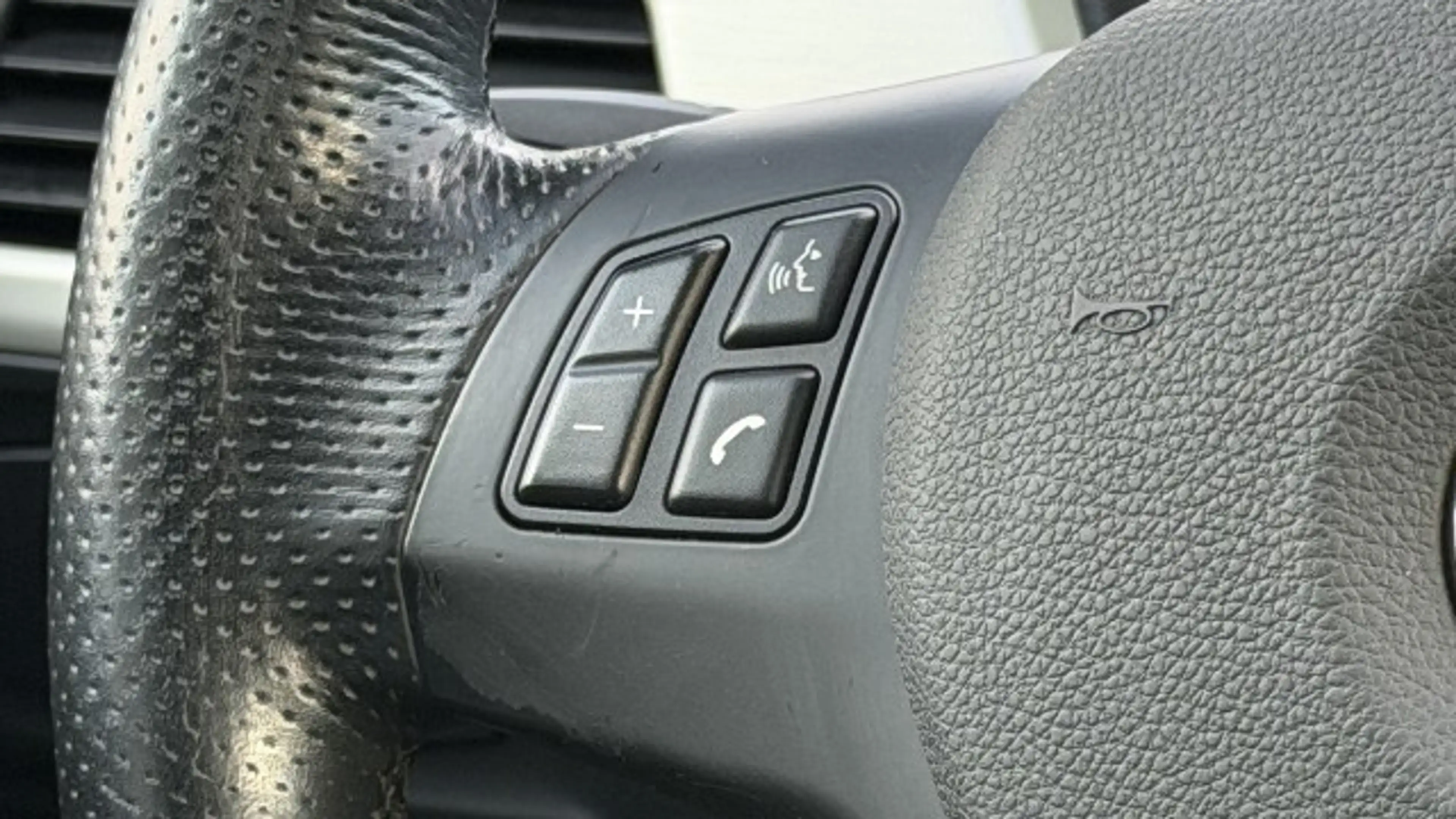 BMW 325 i Cabrio M Sport Paket HiFi SHZ 19" — photo 14