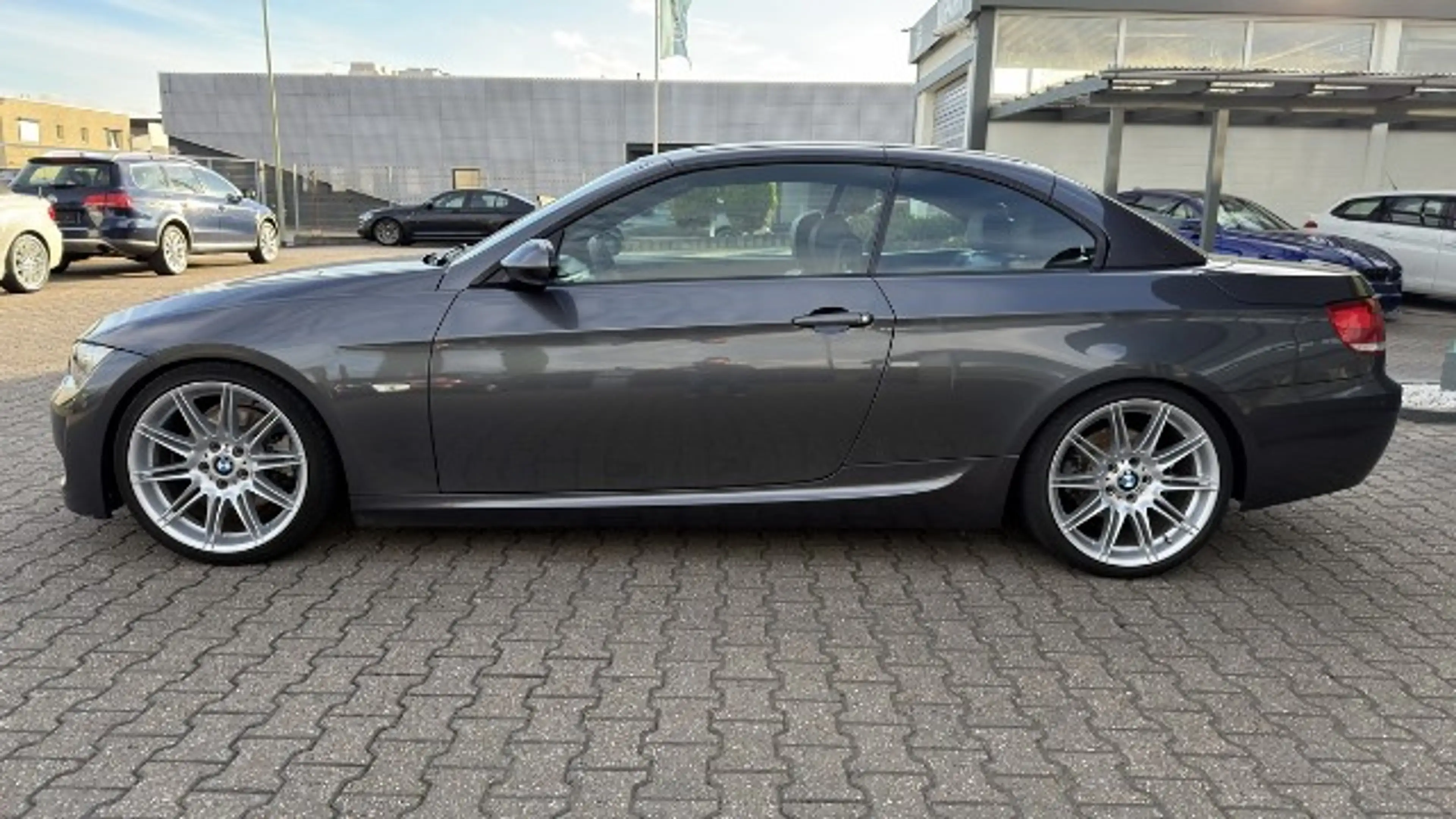 BMW 325 i Cabrio M Sport Paket HiFi SHZ 19" — photo 9