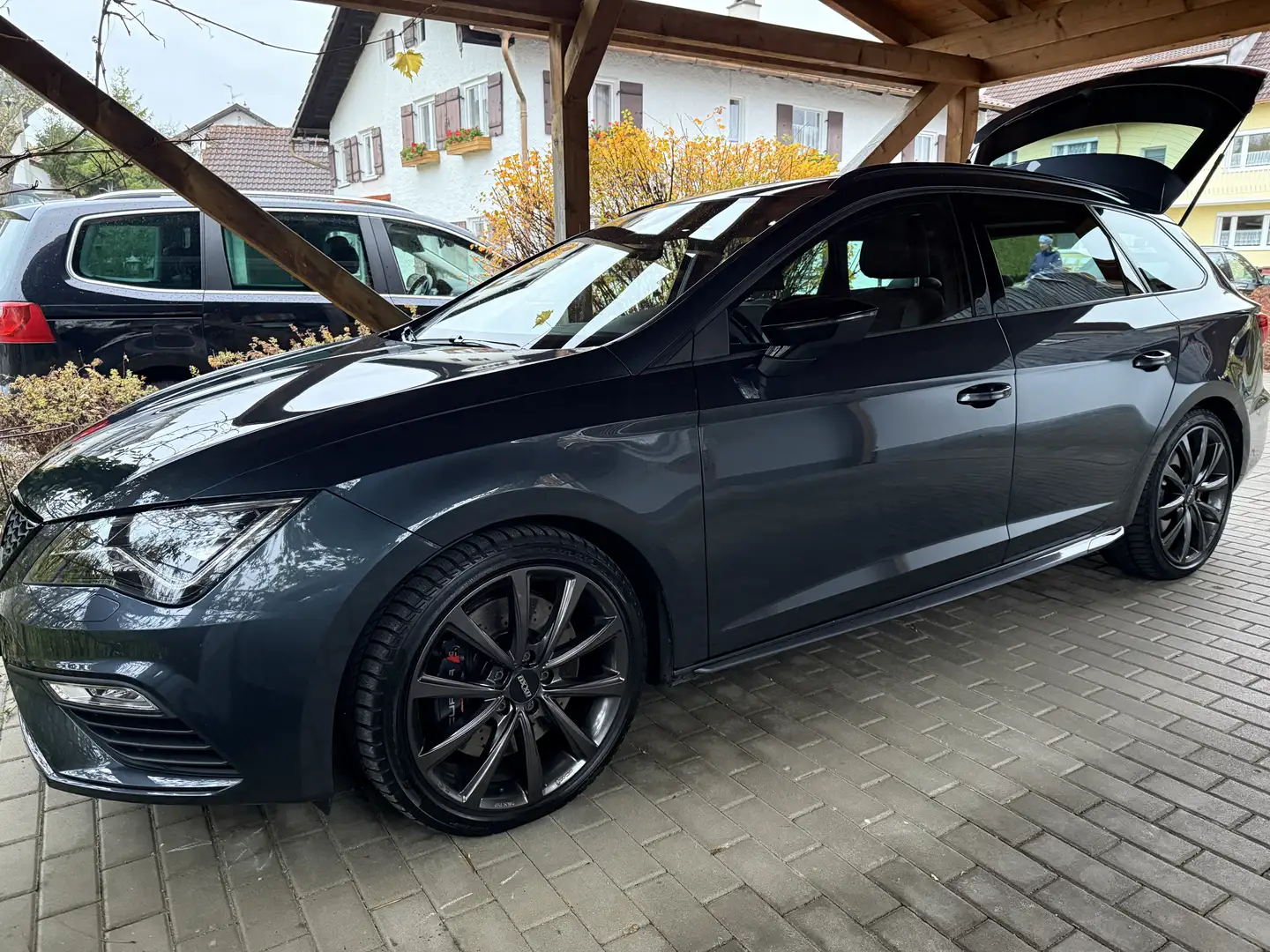 SEAT Leon Cupra 300 4Drive Grau - 1