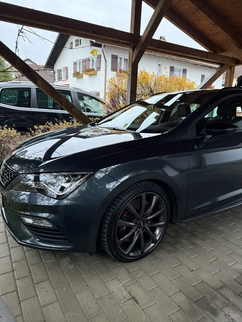 SEAT Leon Cupra 300 4Drive Grau - 2