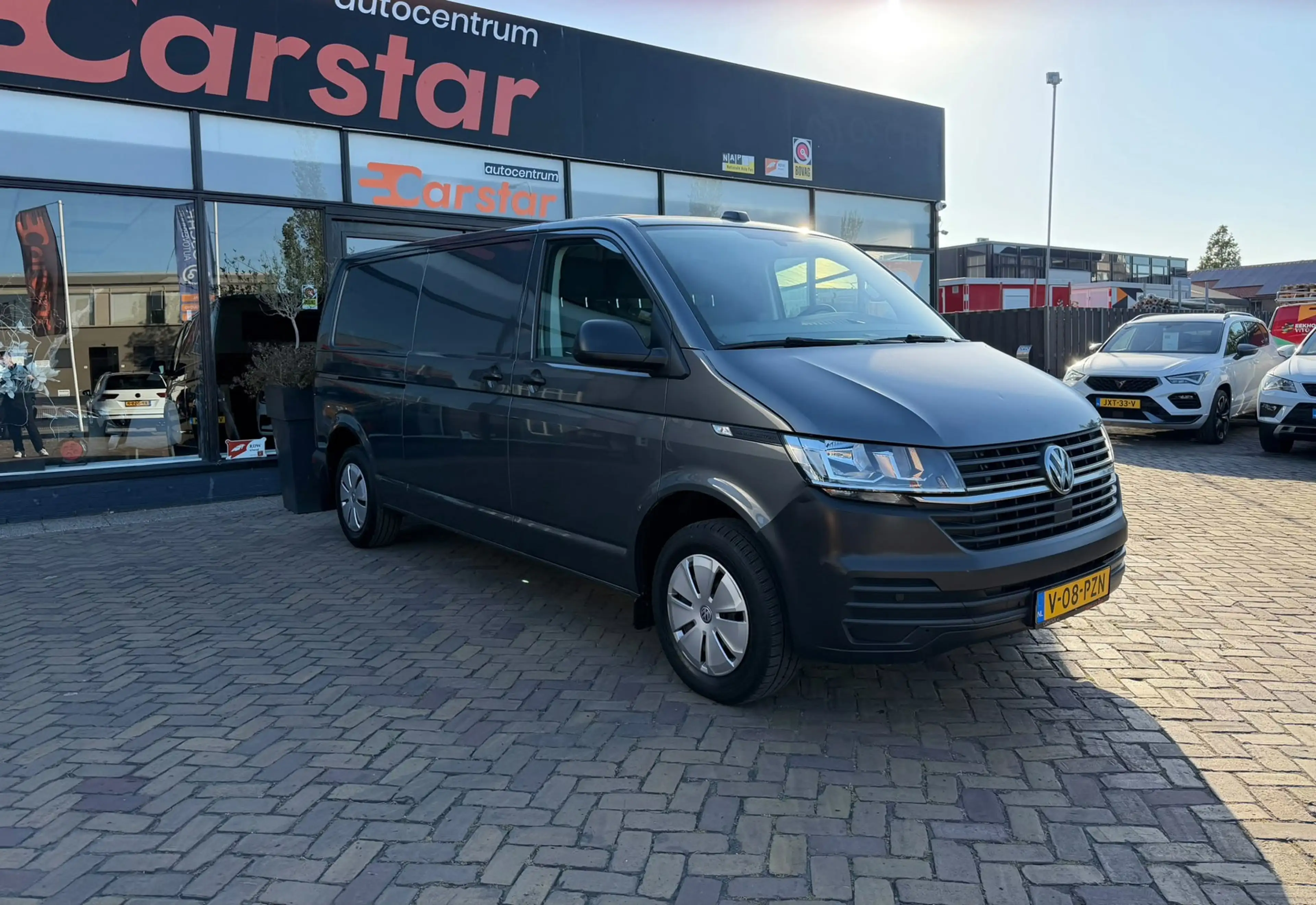 Volkswagen Transporter 2.0 TDI L2H1 28 Highline|PDC|CRUISE|CARPLAY — photo 3