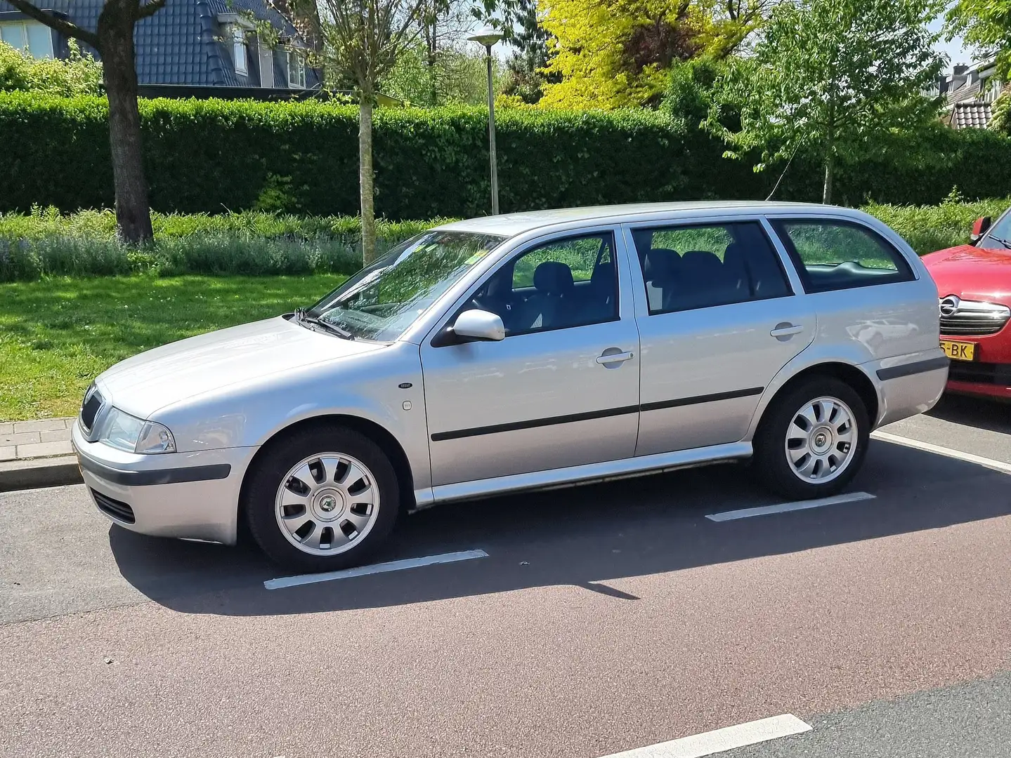 Skoda Octavia 1.8 T Elegance 200 pk grote beurt Gri - 2